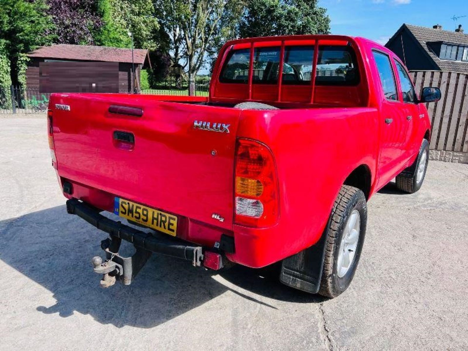 TOYOTA HILUX 2.5L CREW CAB PICK UP *ONLY 42952 MILES, MOT'D AUGUST 2023 - Image 4 of 20