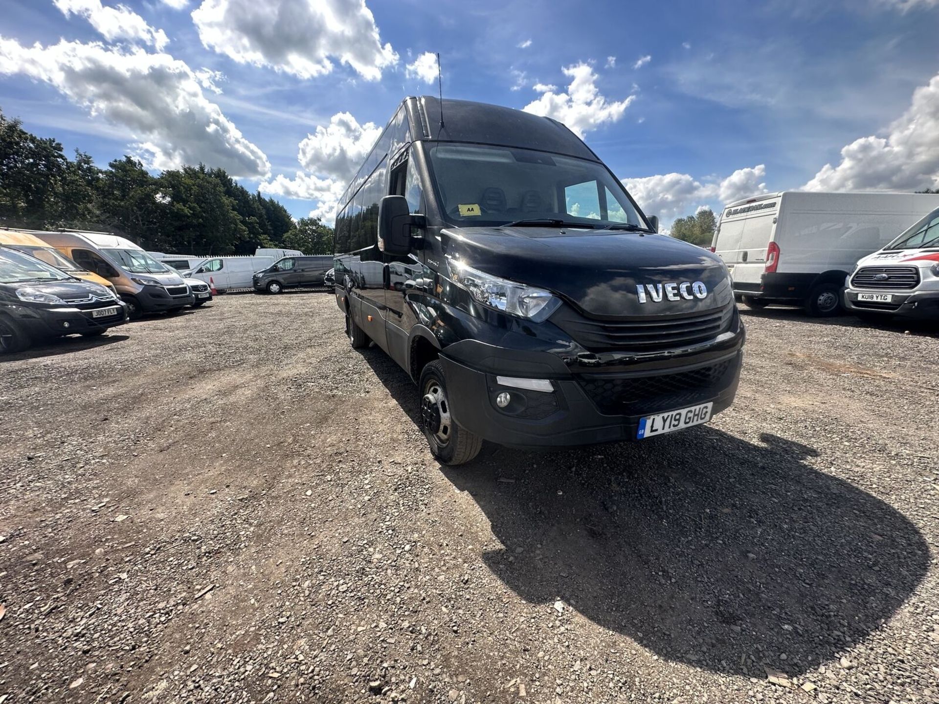 2019 FRESH AND SMOOTH 2019 IVECO DAILY 35C16 DIESEL 2.3 HIGH ROOF VAN 3520L (NO VAT ON HAMMER) - Bild 2 aus 25