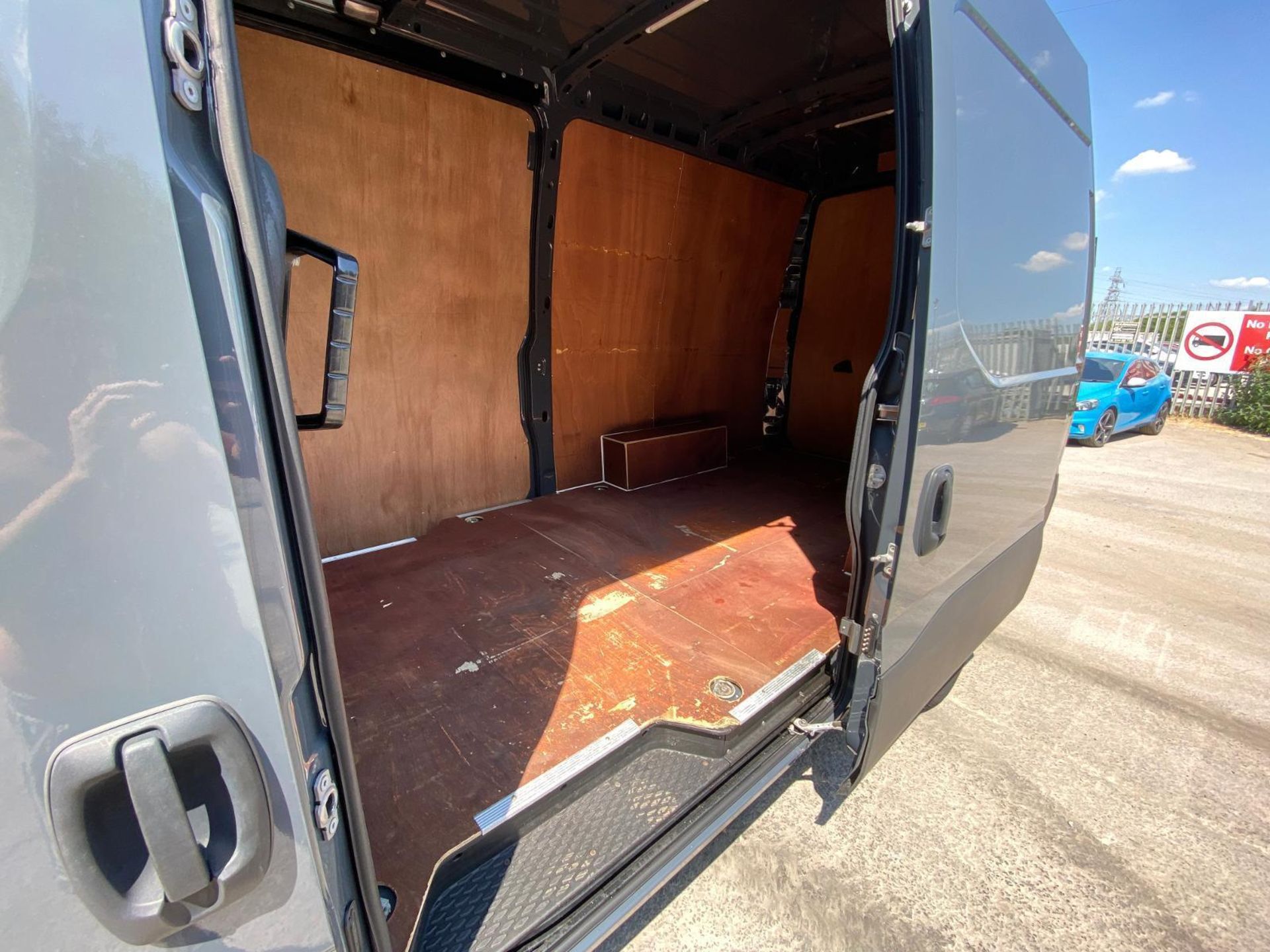 2017 67 IVECO DAILY 35S120 MWB EURO6 ONLY 49200 GUARANTEED MILES AIR CONDITIONIN - Bild 6 aus 12