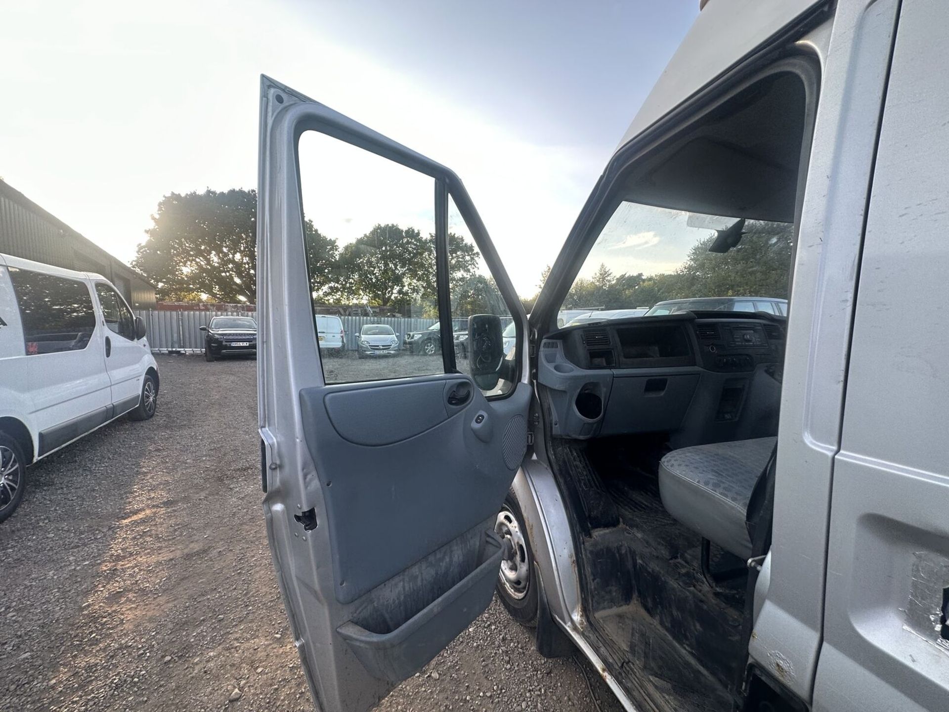 RELIABLE 56 PLATE FORD TRANSIT 110: CLEAN INTERIOR, STRONG PERFORMANCE, IDEAL WORK COMPANION" - Bild 13 aus 14