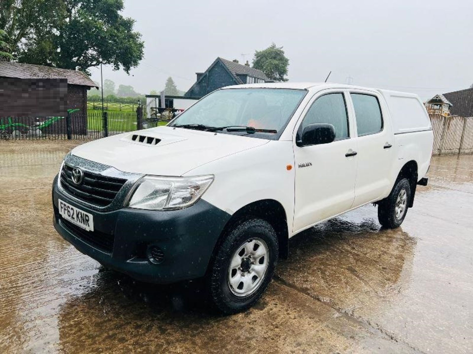TOYOTA HILUX 2.5L DOUBLE CAB PICK UP *YEAR 2012* C/W CANOPY - Image 2 of 14