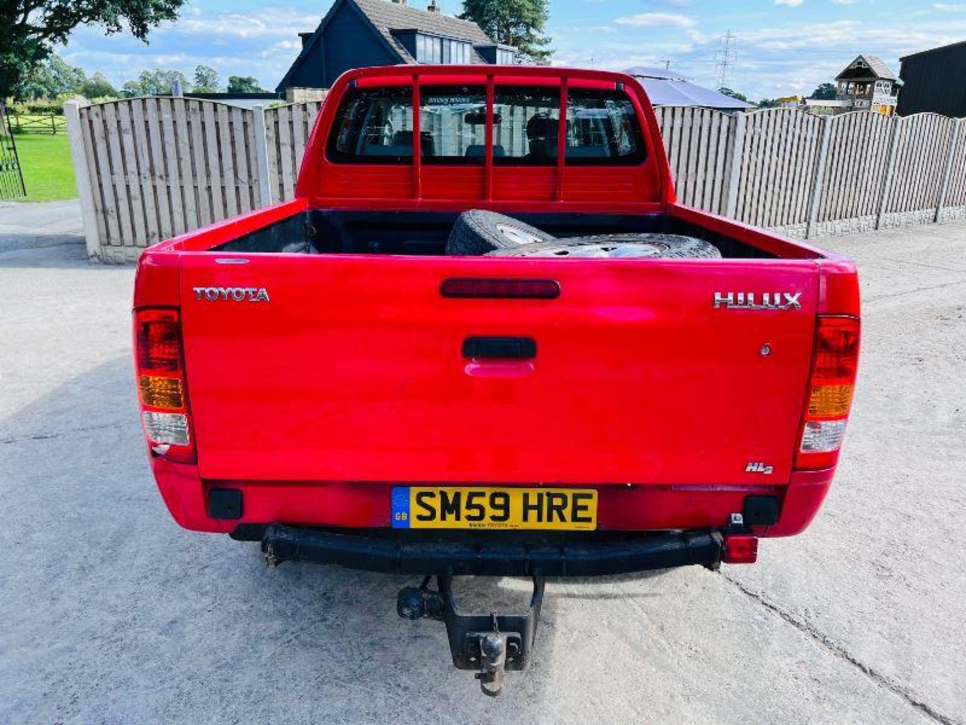 TOYOTA HILUX 2.5L CREW CAB PICK UP *ONLY 42952 MILES, MOT'D AUGUST 2023 - Image 5 of 20