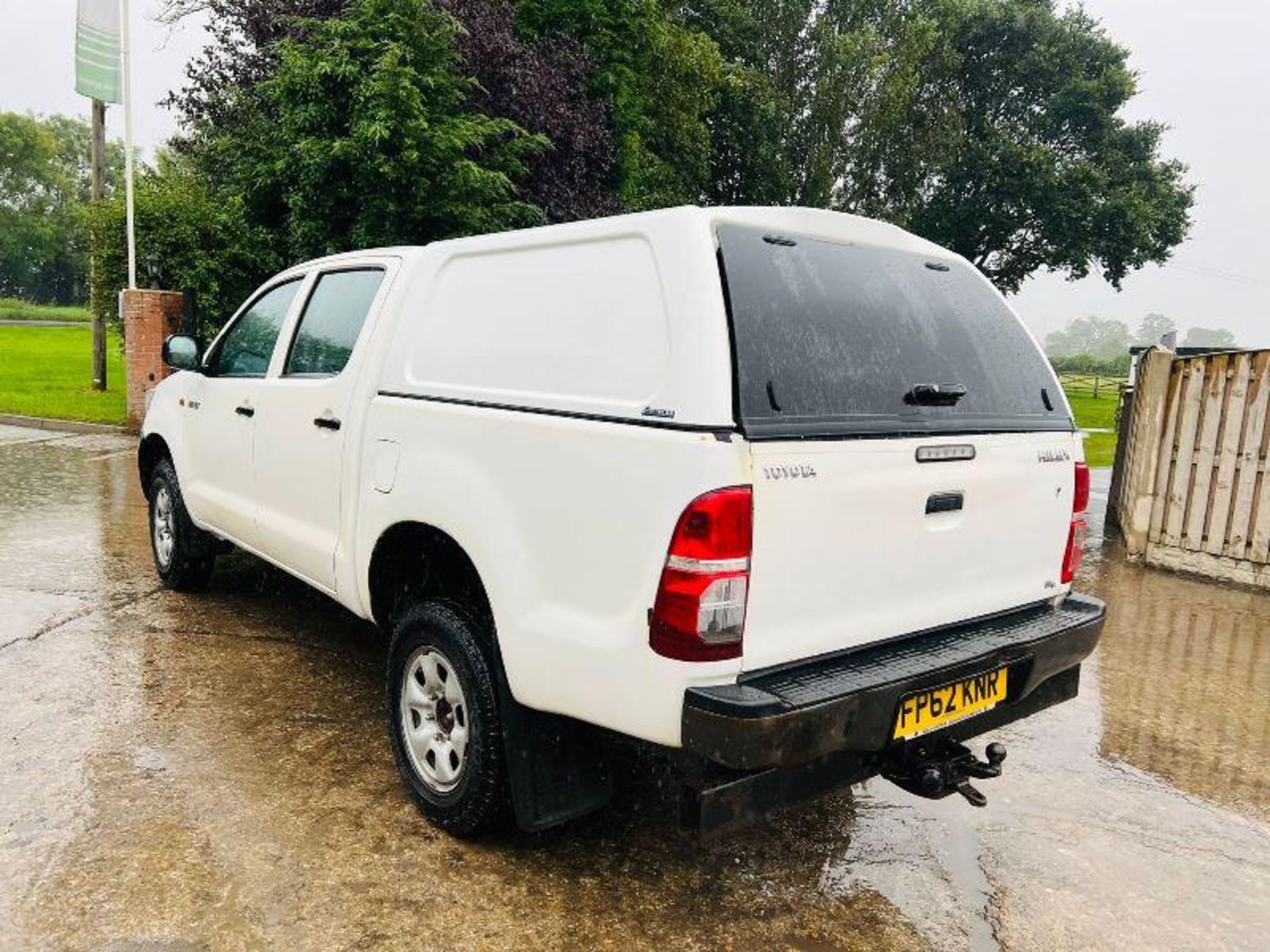 TOYOTA HILUX 2.5L DOUBLE CAB PICK UP *YEAR 2012* C/W CANOPY - Image 6 of 14