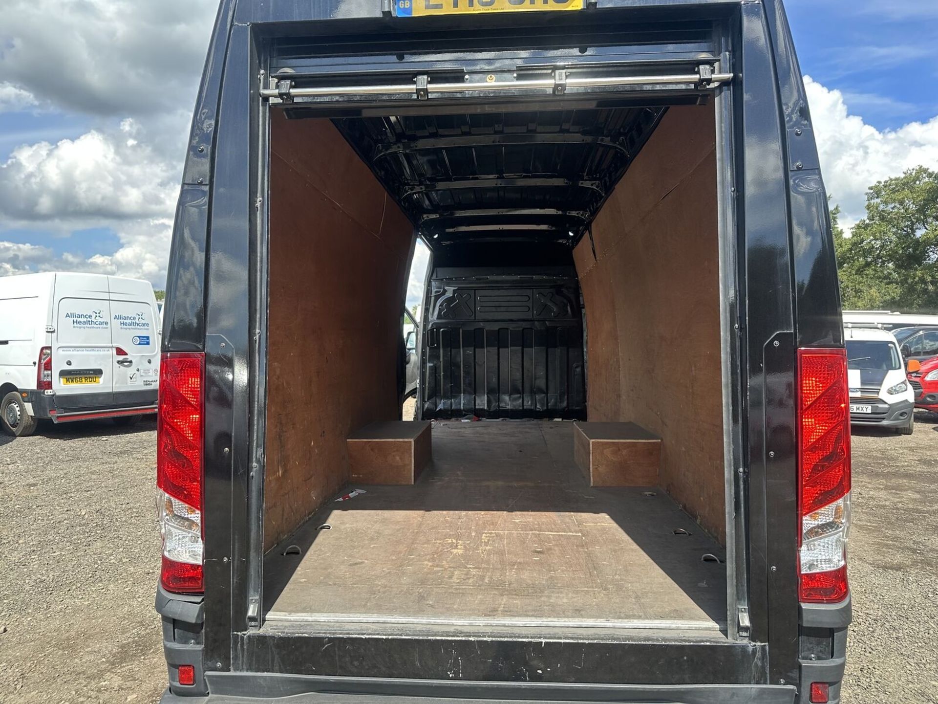 2019 FRESH AND SMOOTH 2019 IVECO DAILY 35C16 DIESEL 2.3 HIGH ROOF VAN 3520L (NO VAT ON HAMMER) - Bild 17 aus 25