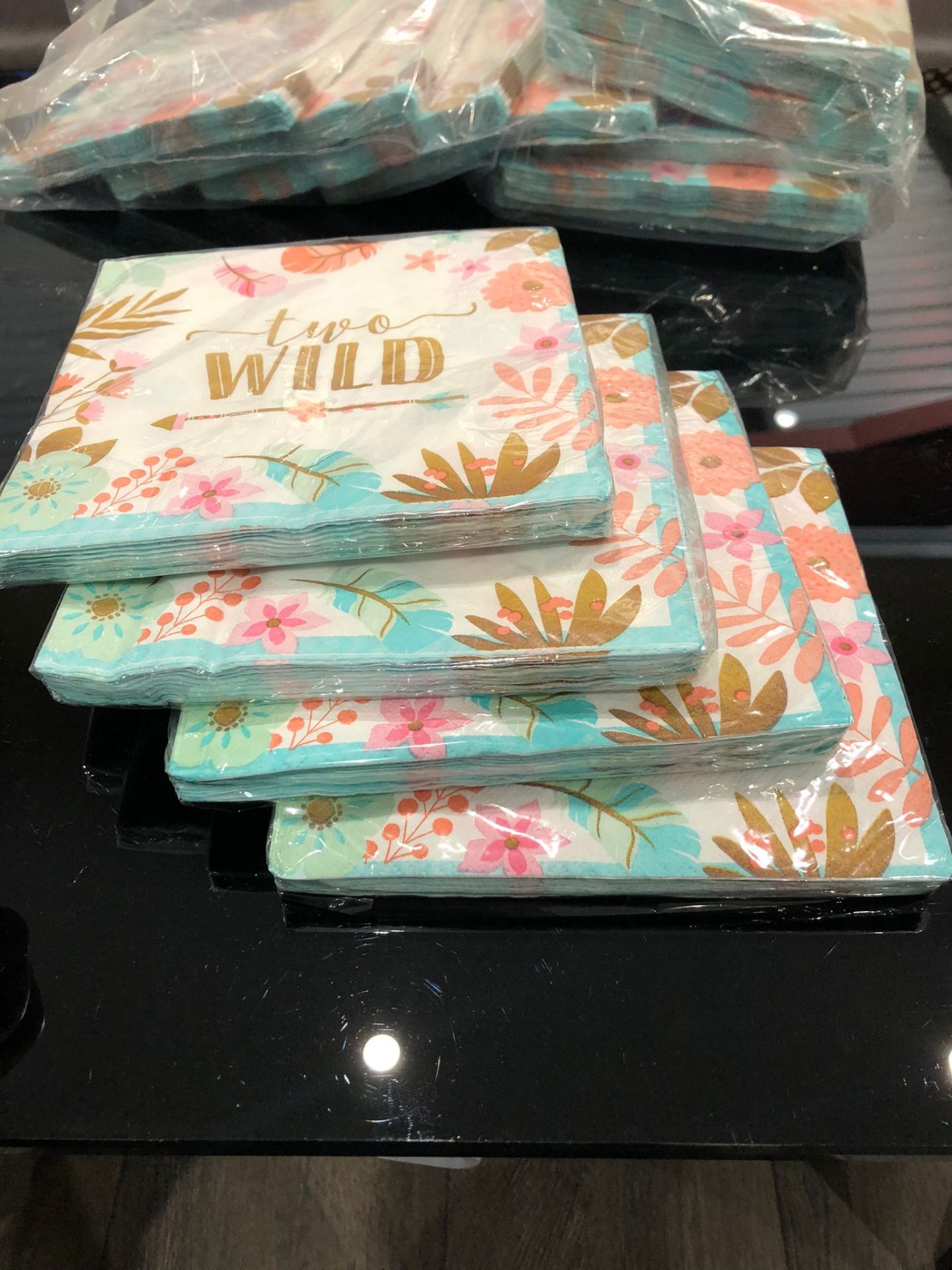 600 PACKS OF TWO & THREE WILD NAPKINS 33CM (16 ISSUES PER PACK) RRP£1.29 EACH