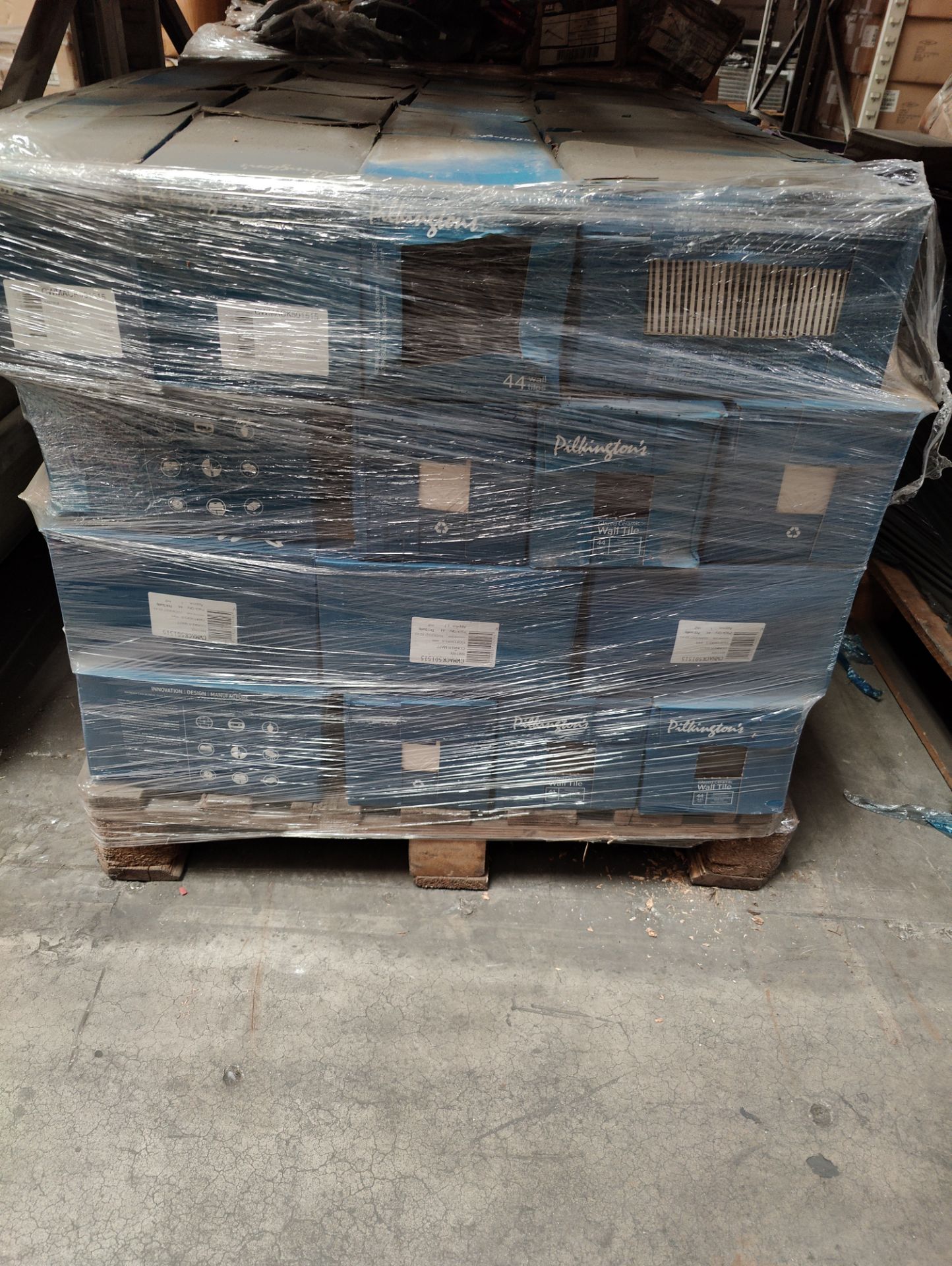 PALLET CONTAINING AROUND 3600 PILKINGTONS TILES