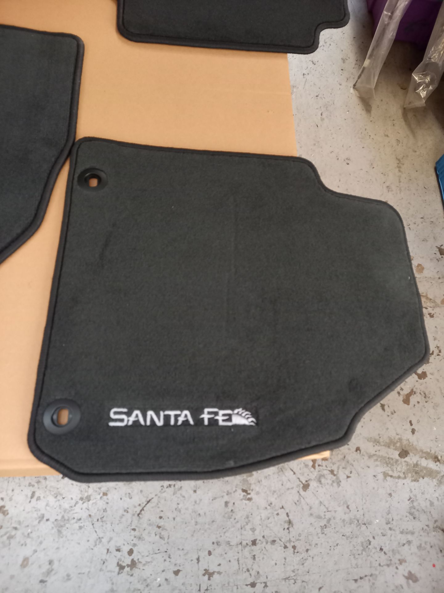 41 X HYUNDAI NEW GENUINE OEM CARPET SETS FOR SANTE FE AND I30 STARTING PRICE IS THE RESERVE PRICE - Image 6 of 6