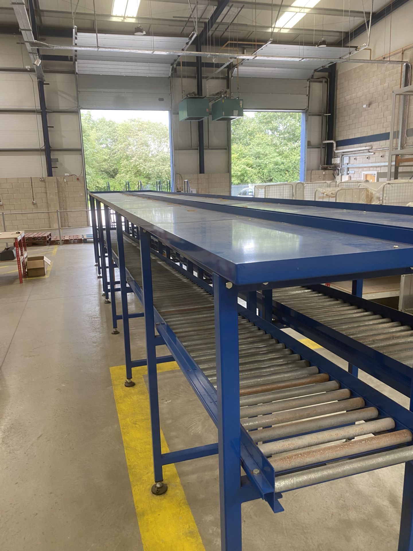WAREHOUSE ROLLER CONVEYOR SYSTEM WITH TOP SHELF STORAGE 9.5M (3 SECTIONS OF 3M - CAN BE DISMANTLED) - Image 2 of 5