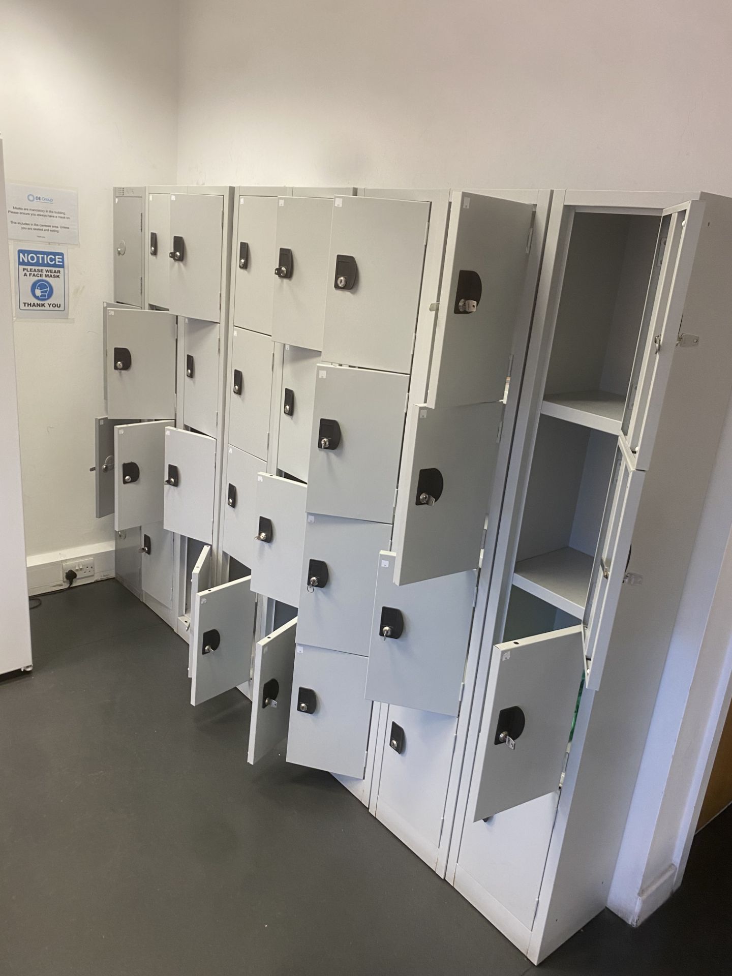 SET OF 7 STACKS OF 4 LOCKERS STAFF CANTEEN GYM - Image 5 of 5