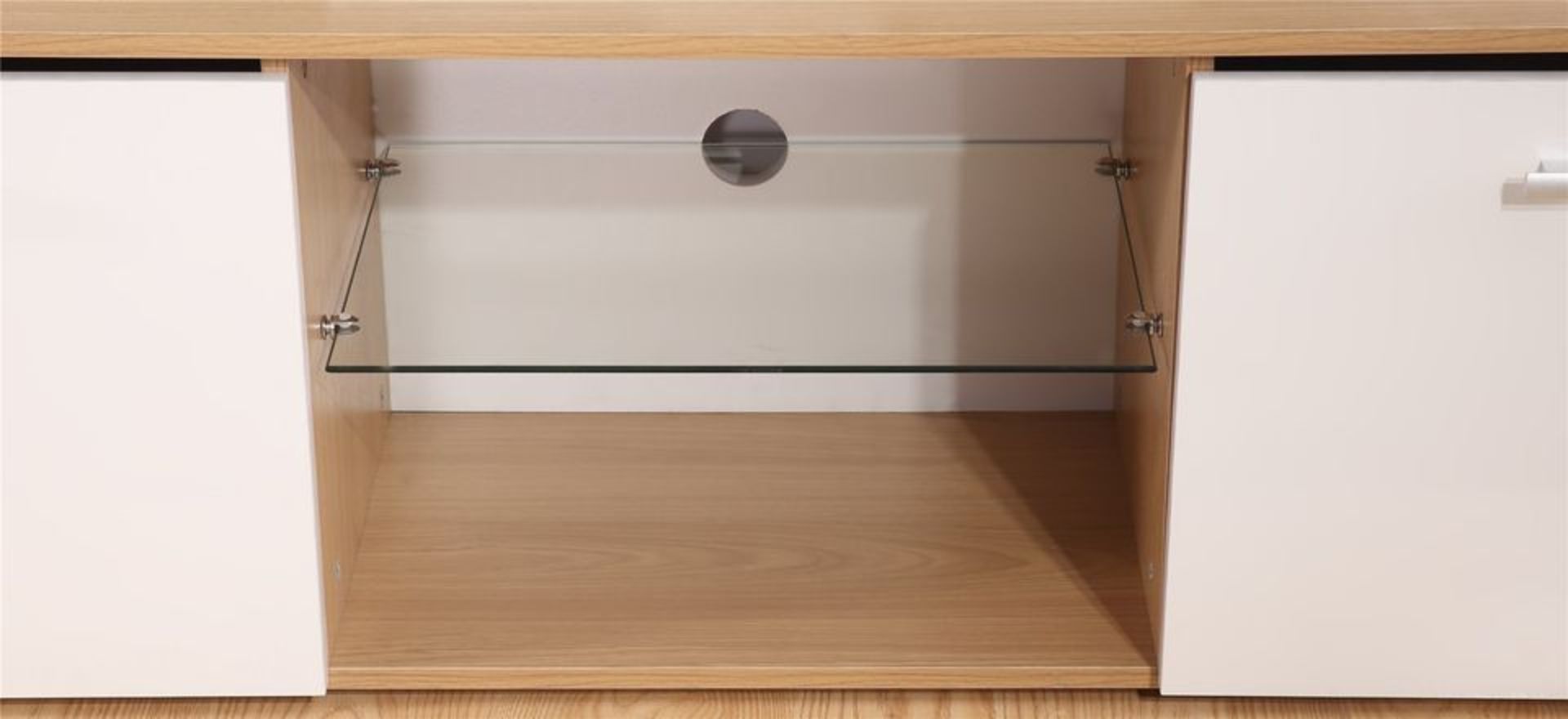 BRAND NEW 160CM WHITE ON OAK TV STAND (TV32) - Image 3 of 7