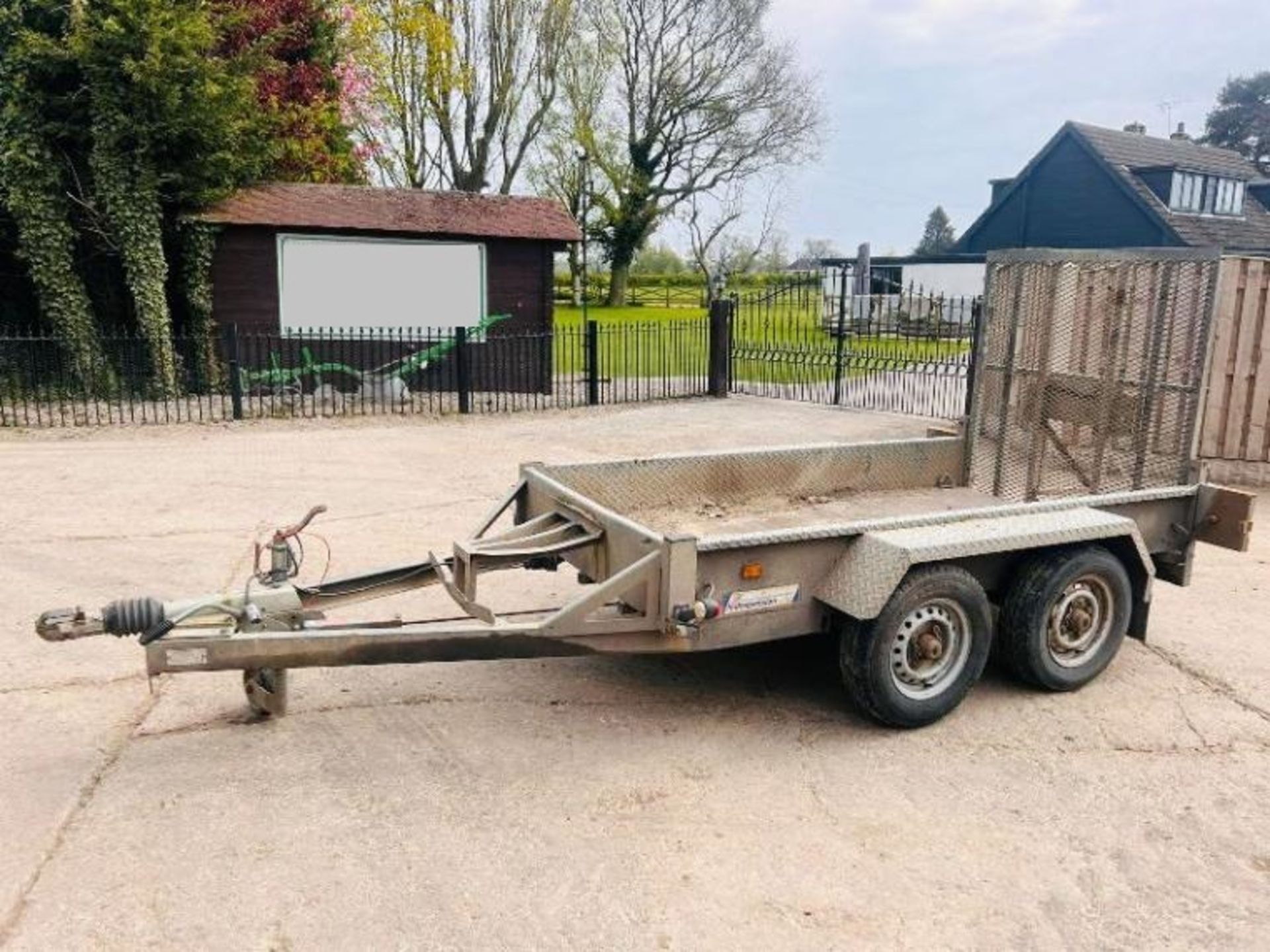 INDESPENSION TWIN AXLE 8FT X 4FT PLANT TRAILER *YEAR 2007* C/W LOADING RAMP.