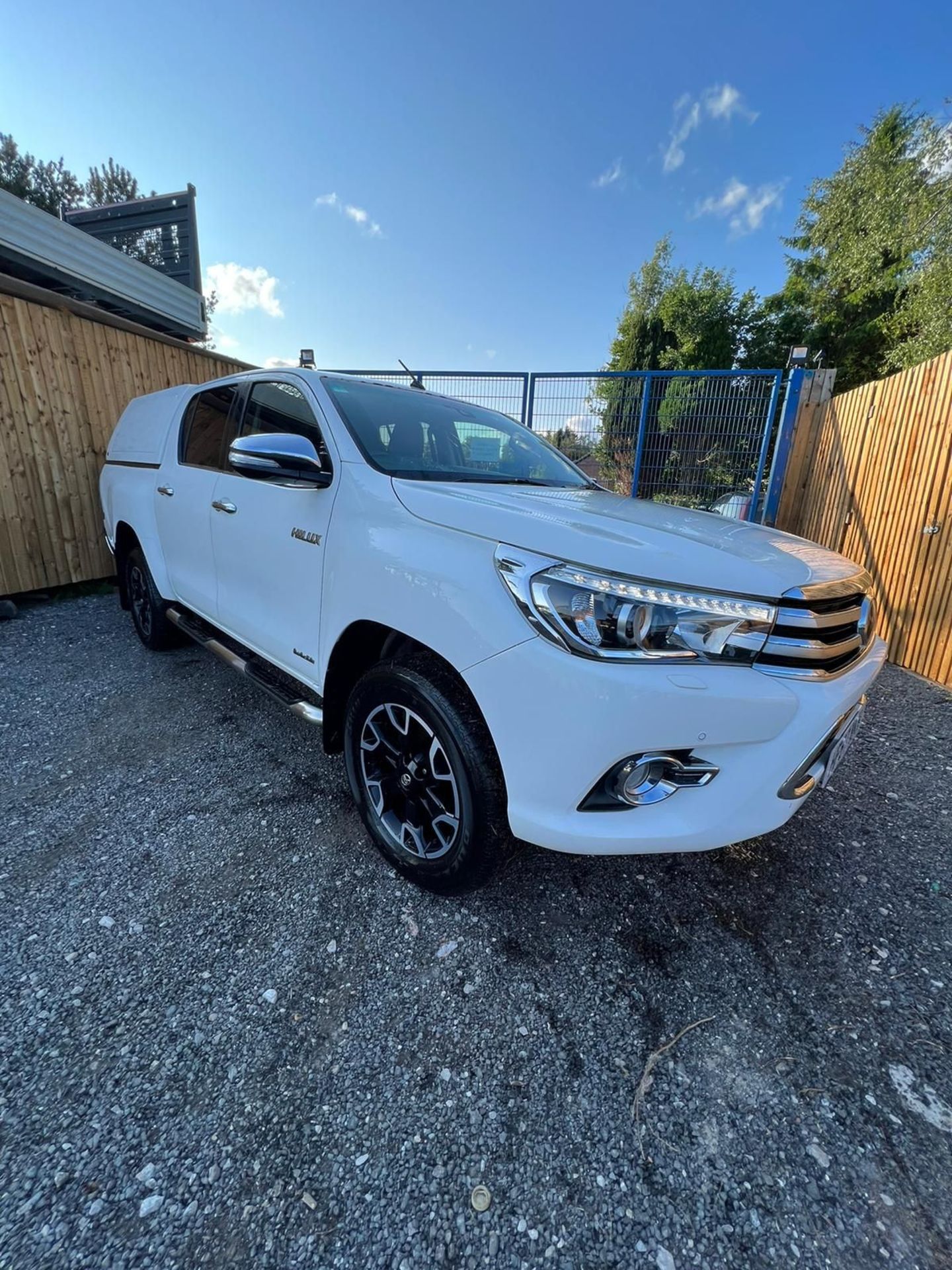 TOYOTA HILUX INVINCIBLE X DOUBLE CAB PICKUP TRUCK 67 REG - Image 6 of 14