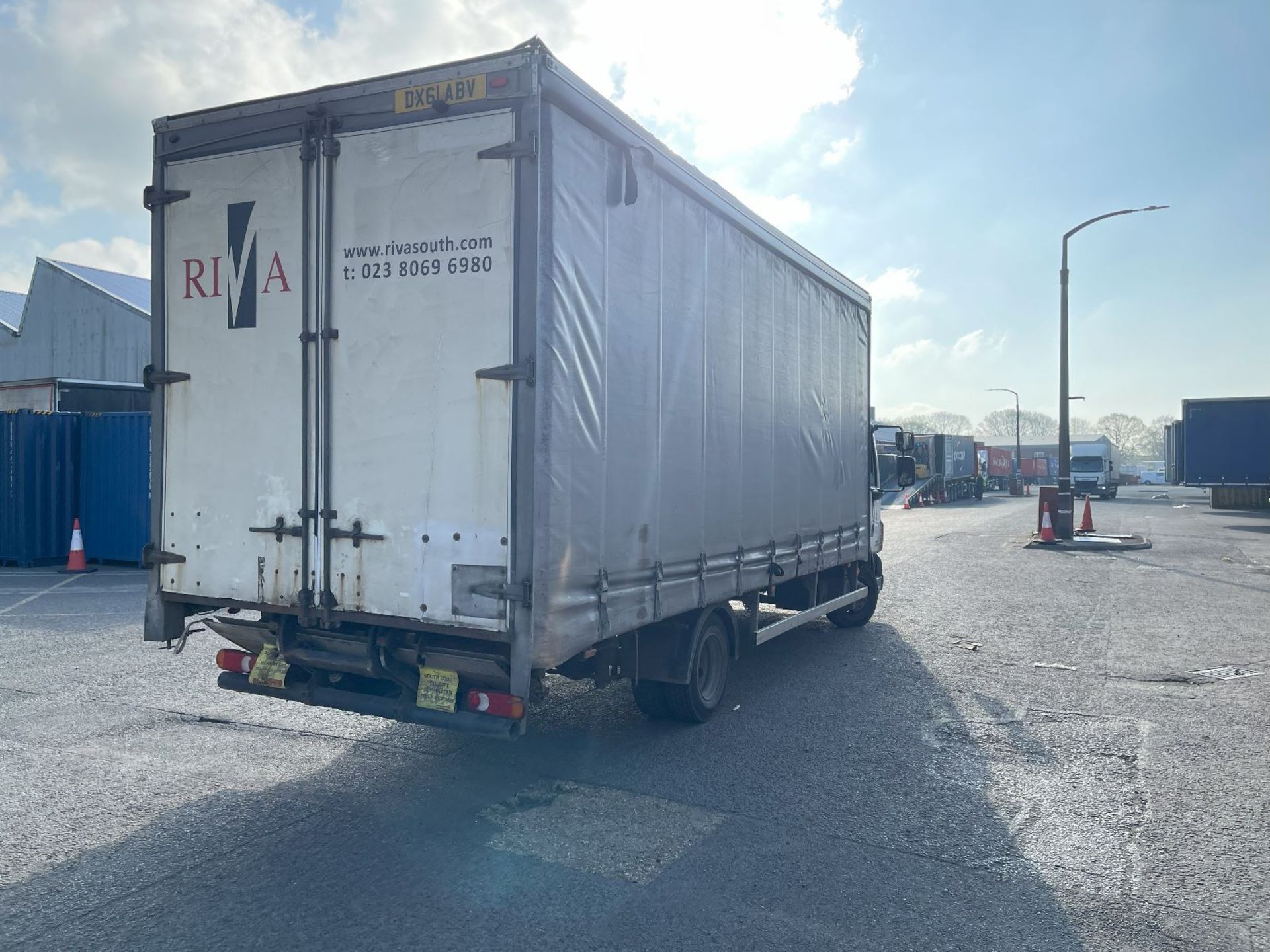 DAF LF45.160 7.5T CURTAINSIDE RIGID TRUCK WITH DHOLLANDIA TUCK UNDER TAIL LIFT - Image 6 of 10