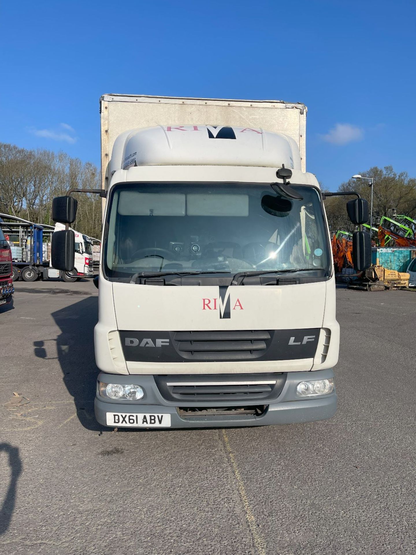 DAF LF45.160 7.5T CURTAINSIDE RIGID TRUCK WITH DHOLLANDIA TUCK UNDER TAIL LIFT - Image 2 of 10