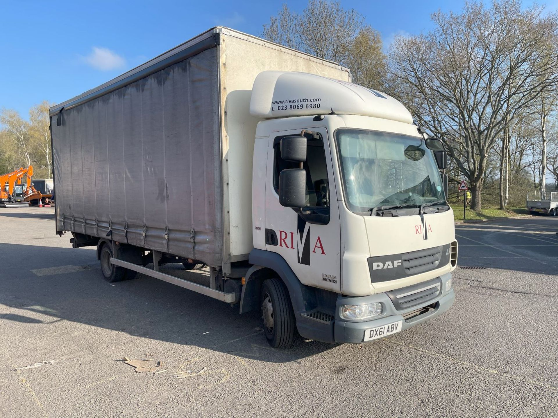 DAF LF45.160 7.5T CURTAINSIDE RIGID TRUCK WITH DHOLLANDIA TUCK UNDER TAIL LIFT