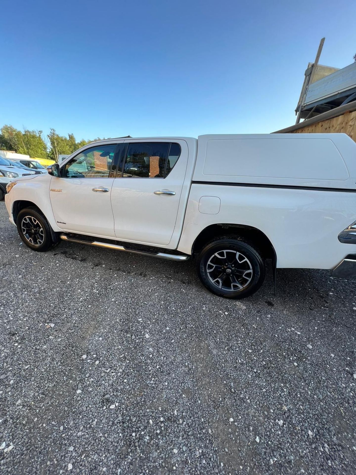 TOYOTA HILUX INVINCIBLE X DOUBLE CAB PICKUP TRUCK 67 REG - Image 10 of 14