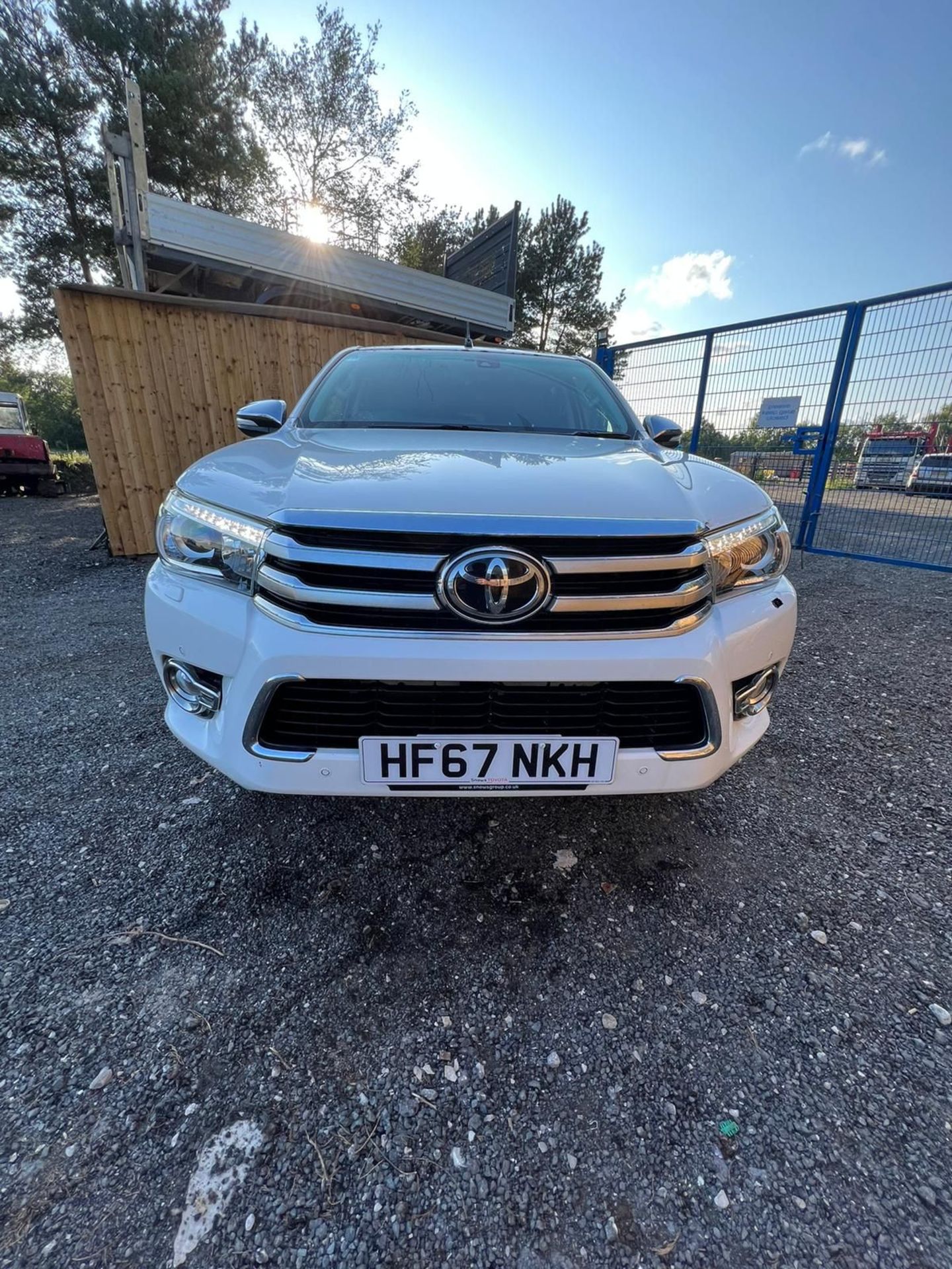 TOYOTA HILUX INVINCIBLE X DOUBLE CAB PICKUP TRUCK 67 REG - Image 13 of 14