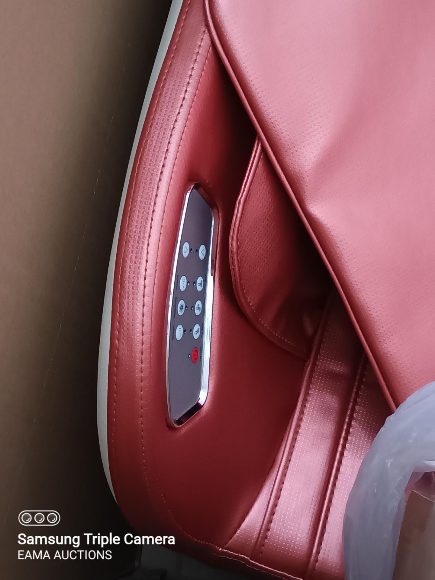 (L232) - 1 BRAND NEW MASSAGE CHAIR - Image 3 of 4