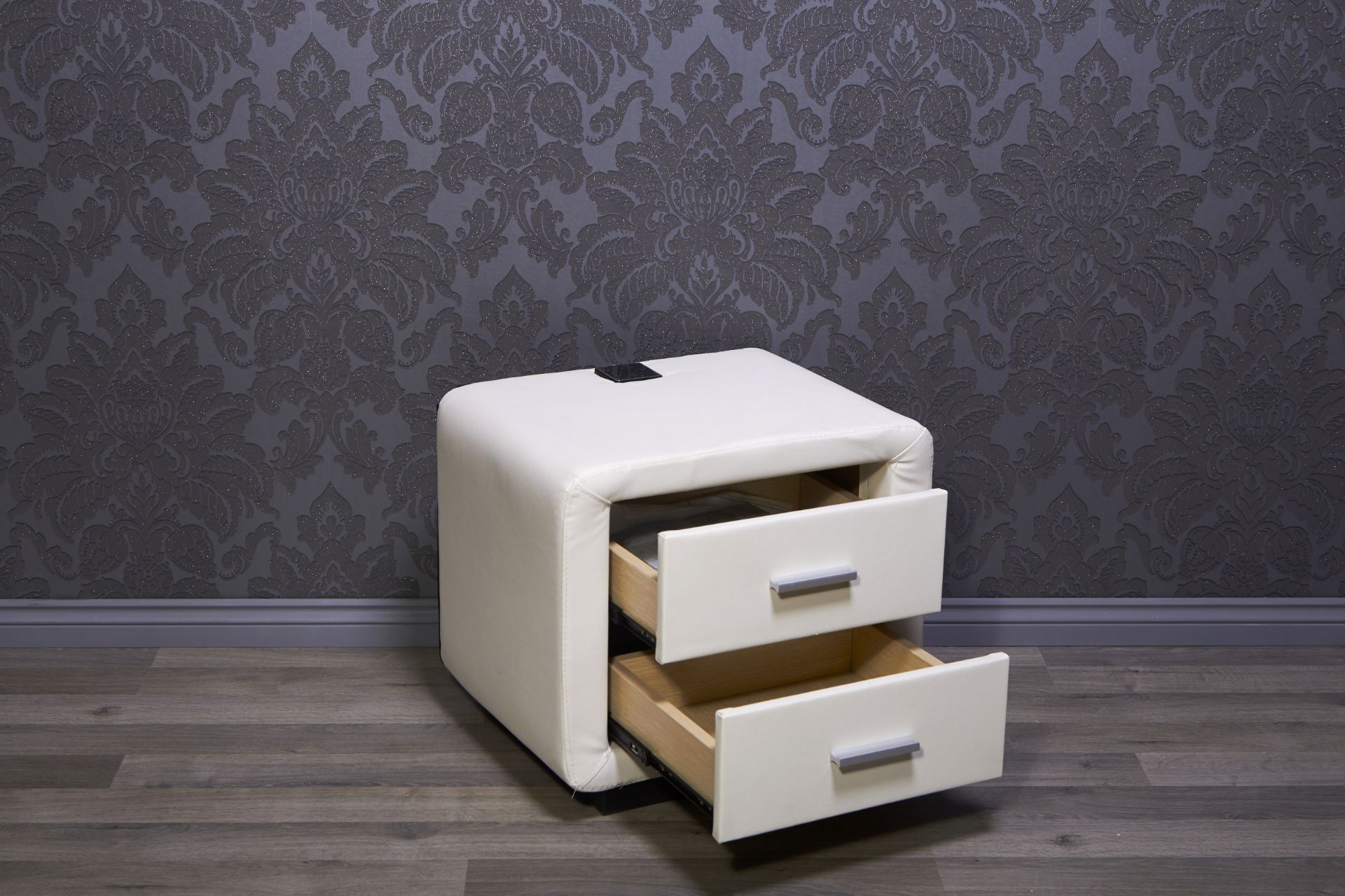 WHITE LEATHER BEDSIDE WITH BUILT IN RECHARGEABLE POP UP BLUETOOTH SPEAKER - Image 9 of 9
