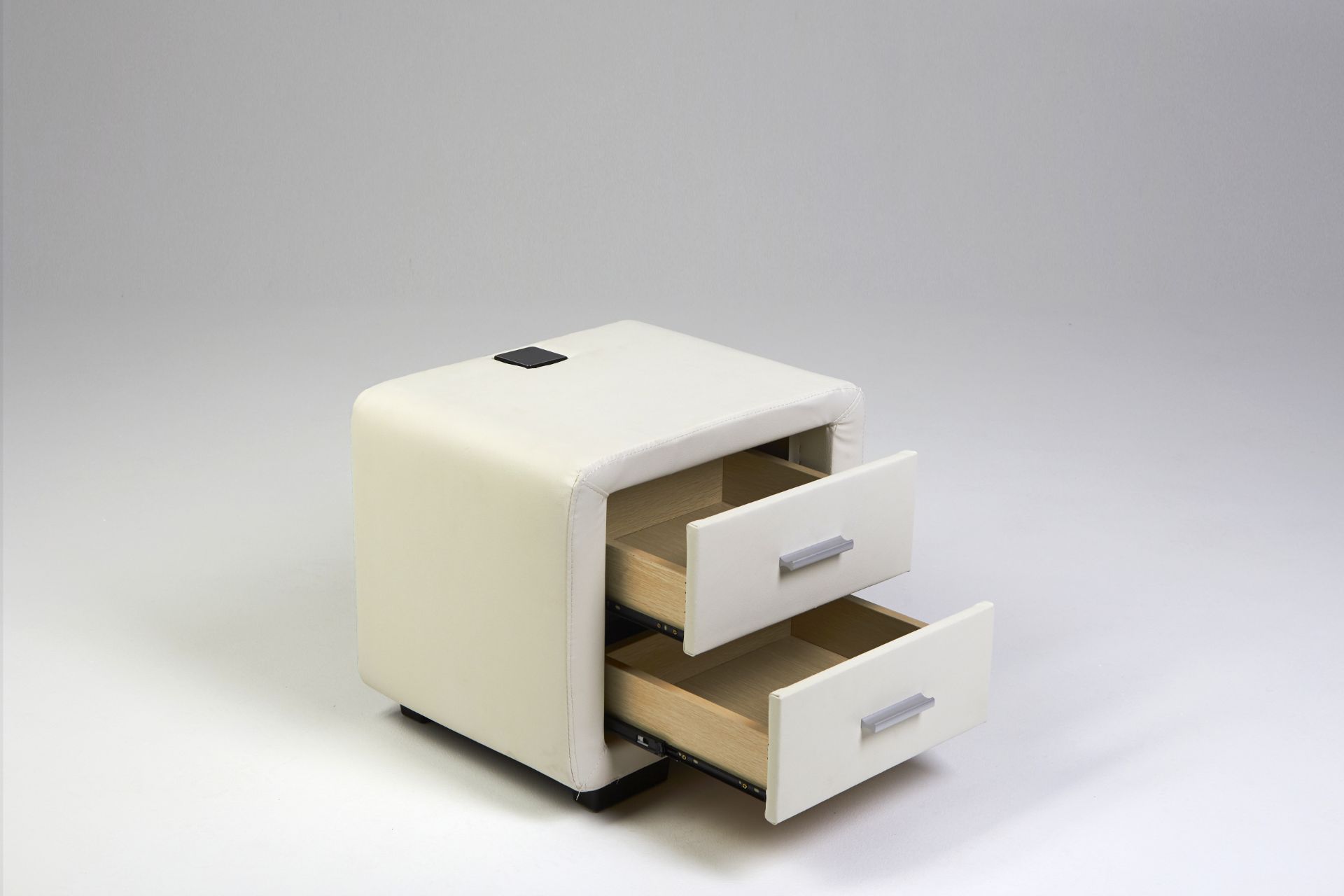 WHITE LEATHER BEDSIDE WITH BUILT IN RECHARGEABLE POP UP BLUETOOTH SPEAKER - Image 7 of 9