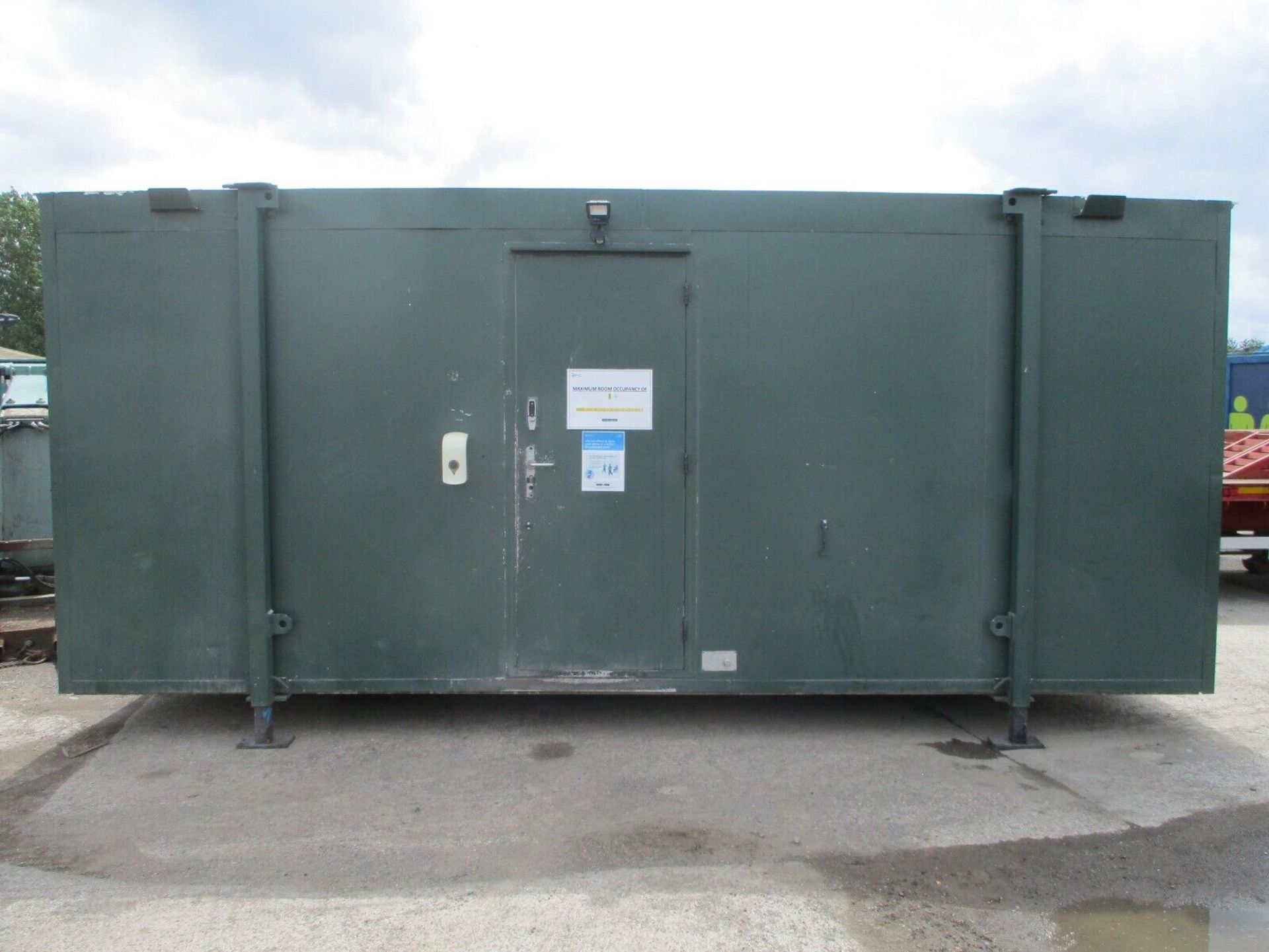 20 X 9 FT FEET FOOT SECURE SHIPPING CONTAINER CANTEEN OFFICE KITCHEN - Image 7 of 7