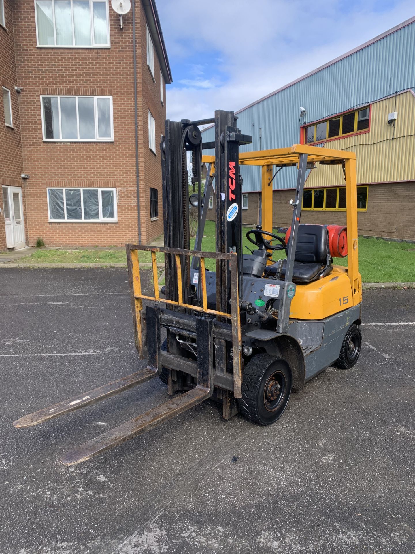 TCM GAS POWERED COUNTER BALANCE FORKLIFT