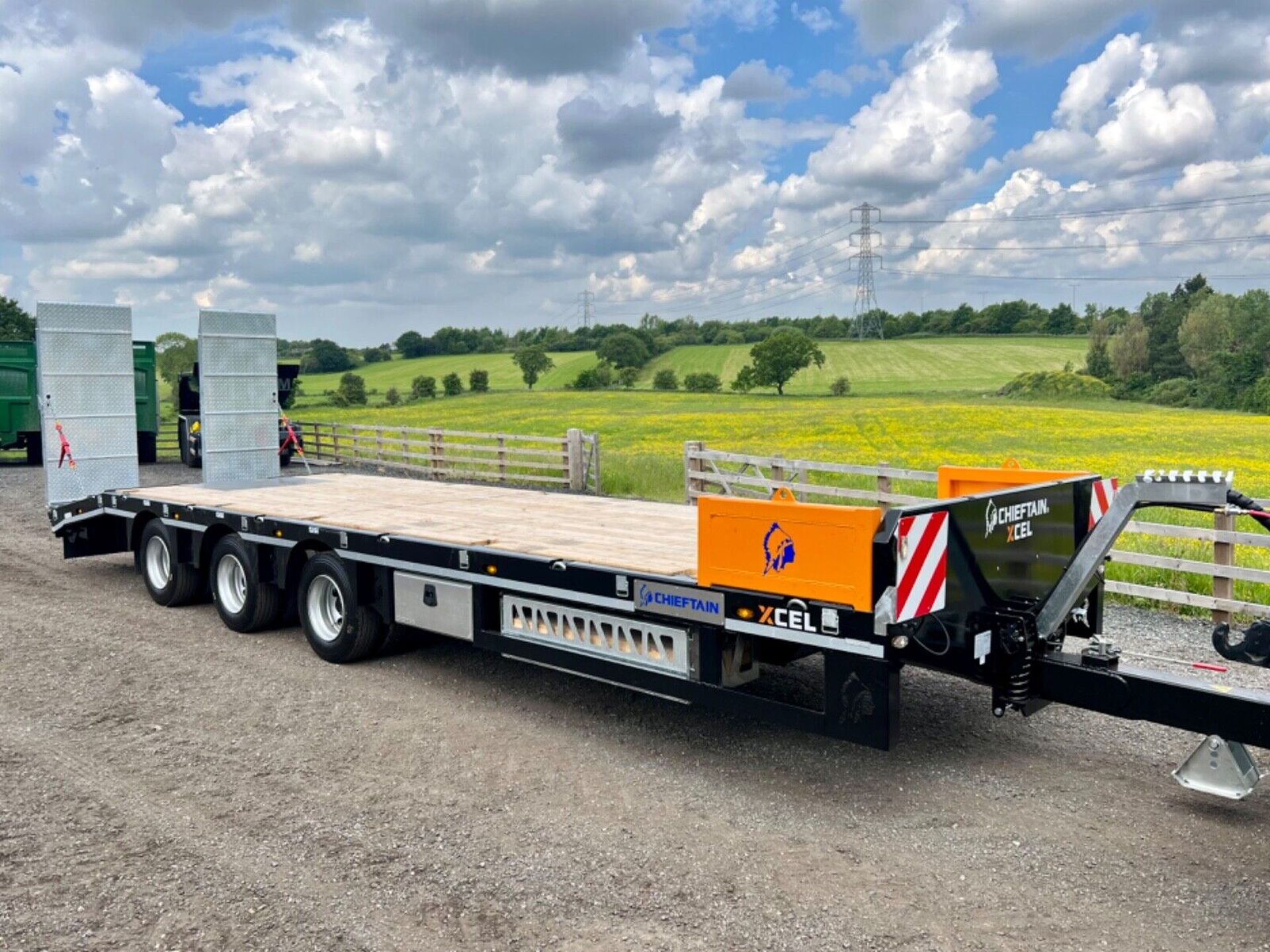 2023 NEW CHIEFTAIN XCEL 33 TON TRI AXLE LOW LOADER TRAILER - 31.5FT - FULL SPEC