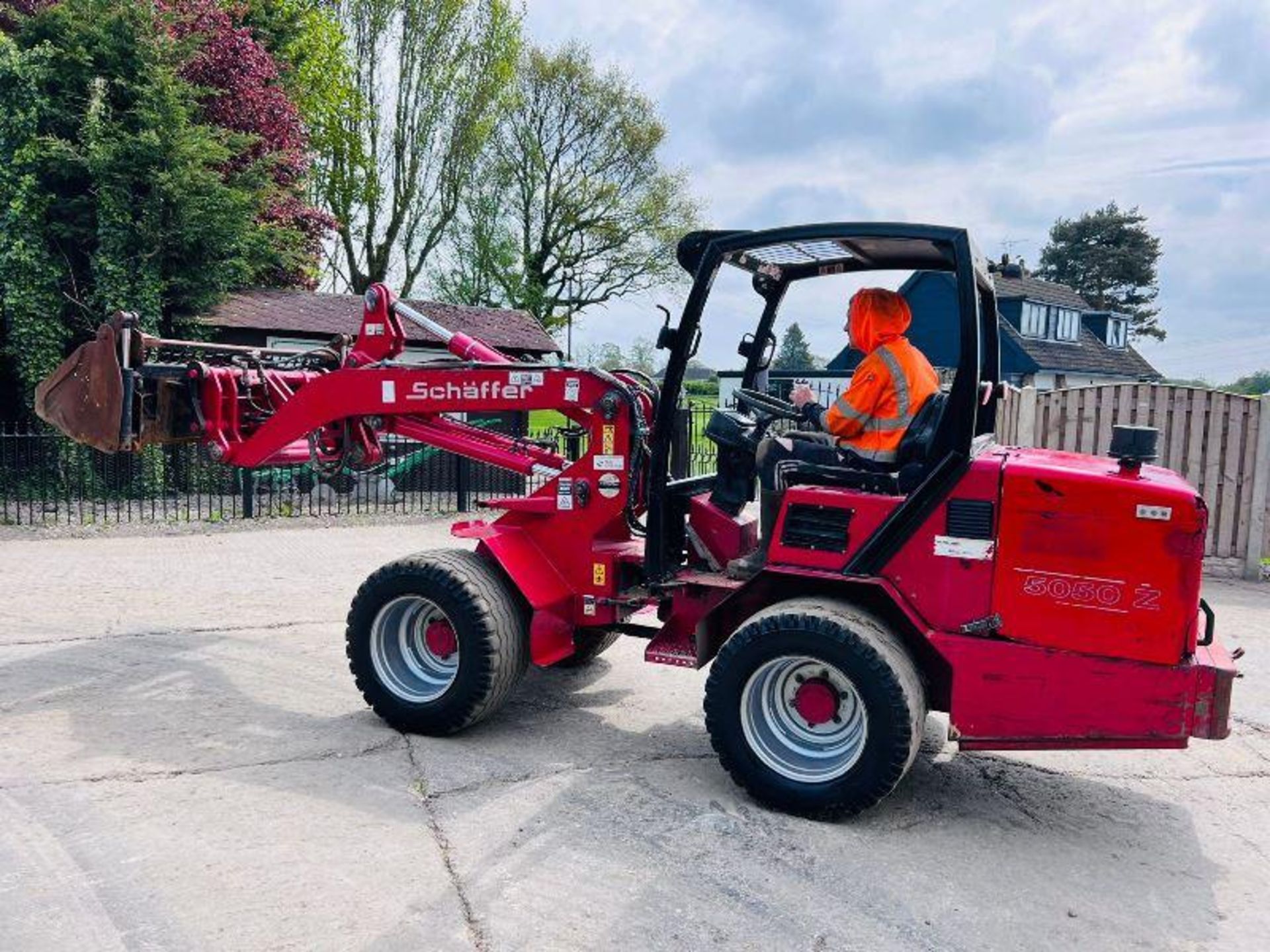 SCHAFFER 5050-Z 4WD LOADING SHOVEL C/W THREE IN ONE BUCKET - Image 8 of 16