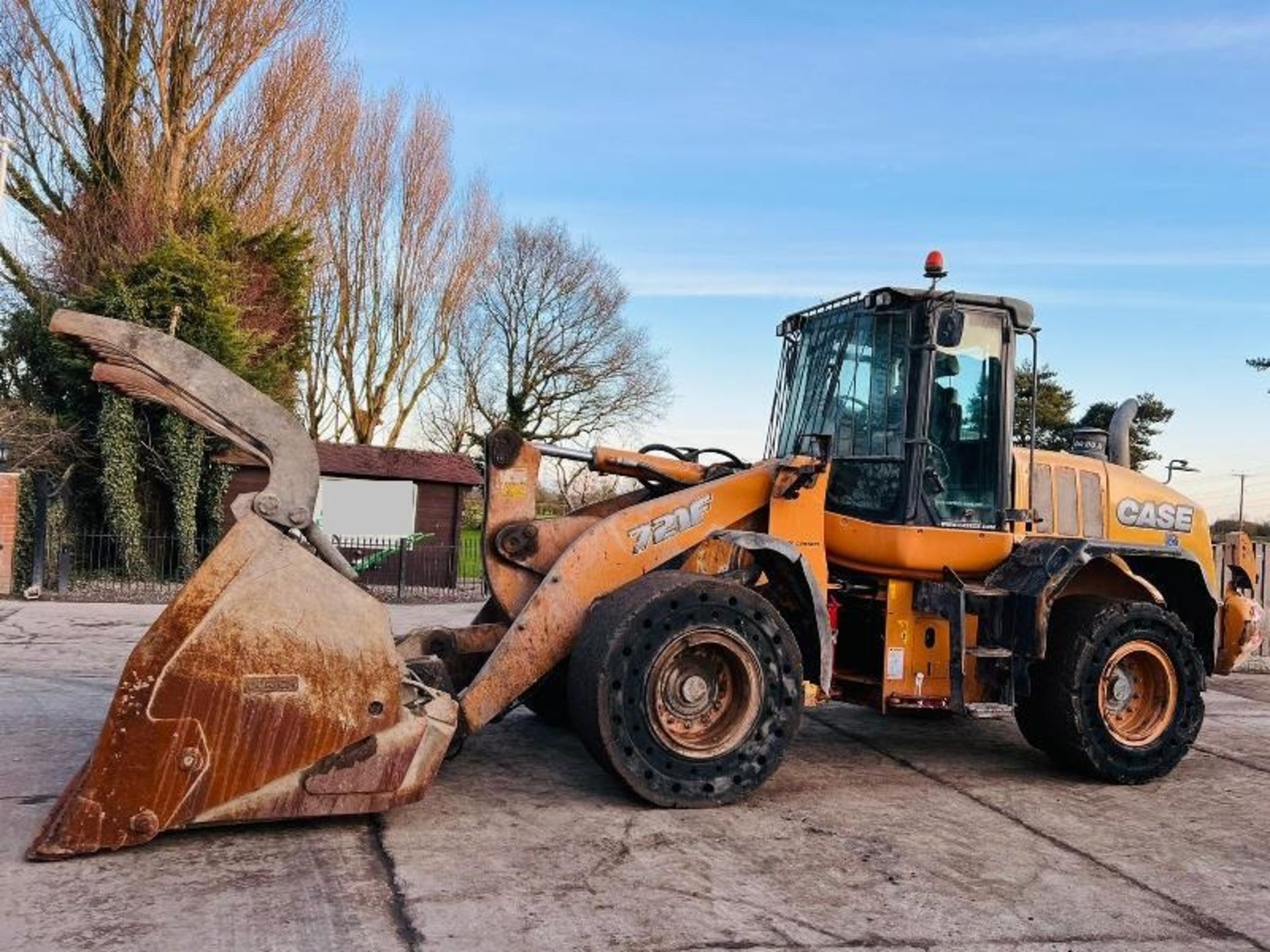 CASE 721F 4WD LOADING SHOVEL * YEAR 2015 * C/W TOE TIP GRAPPLE BUCKET - Image 9 of 18