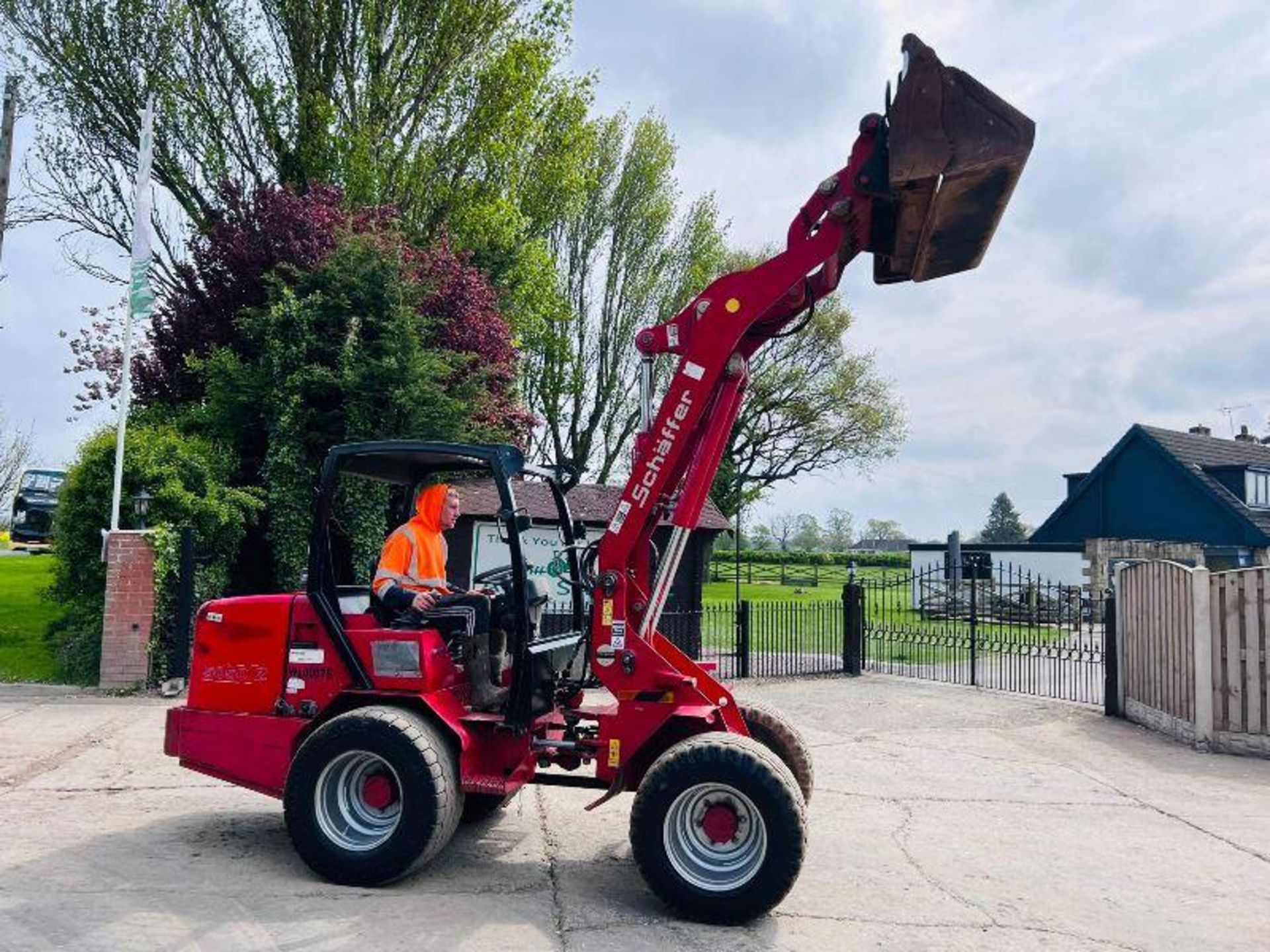 SCHAFFER 5050-Z 4WD LOADING SHOVEL C/W THREE IN ONE BUCKET - Image 6 of 15