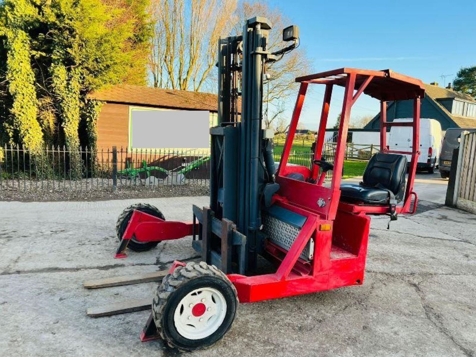 KOOIAAP FORK TRUCK C/W KUBOTA ENGINE & HYDRAULIC PUSH OUT HEAD STOCK