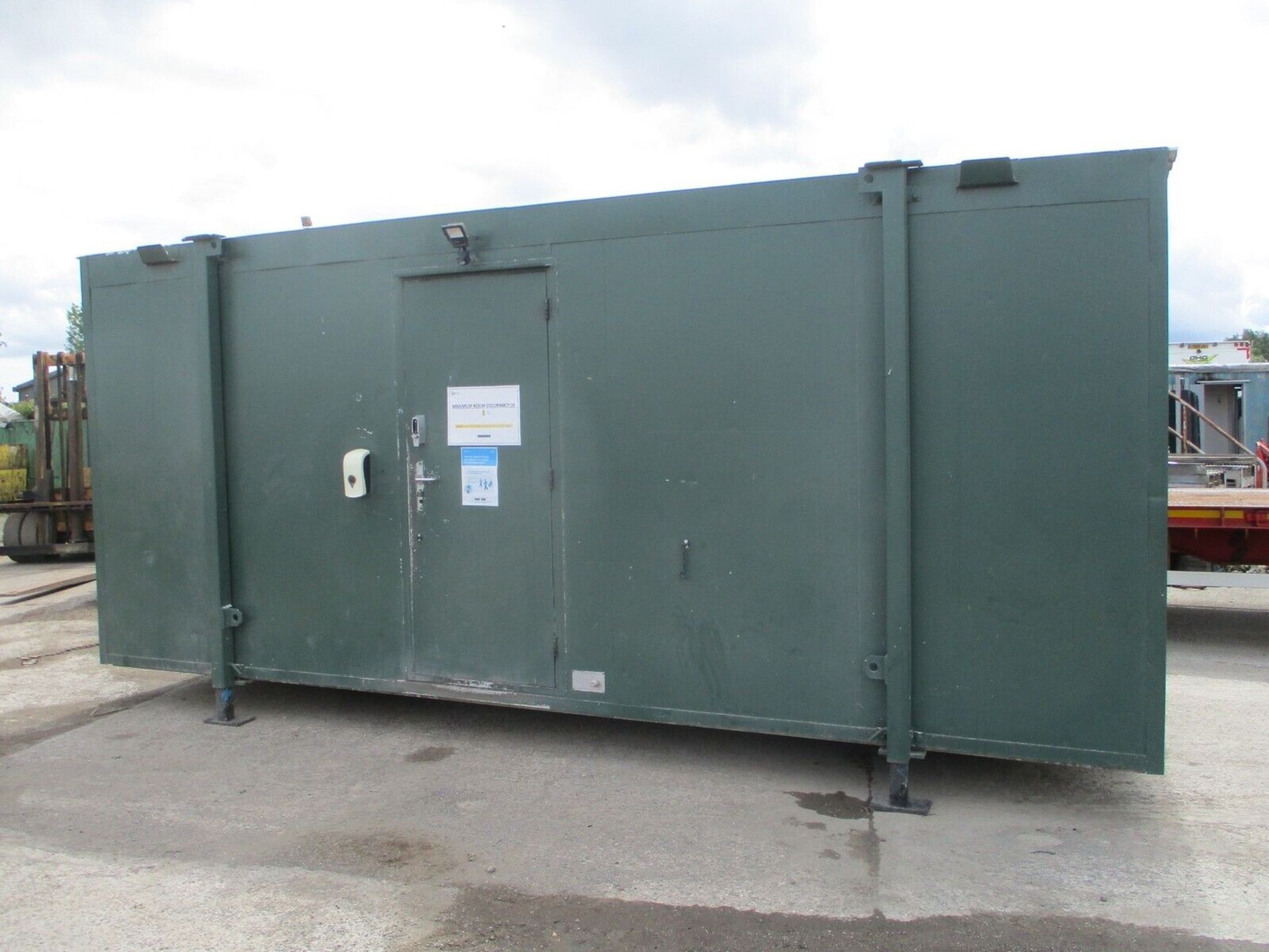 20 X 9 FT FEET FOOT SECURE SHIPPING CONTAINER CANTEEN OFFICE KITCHEN