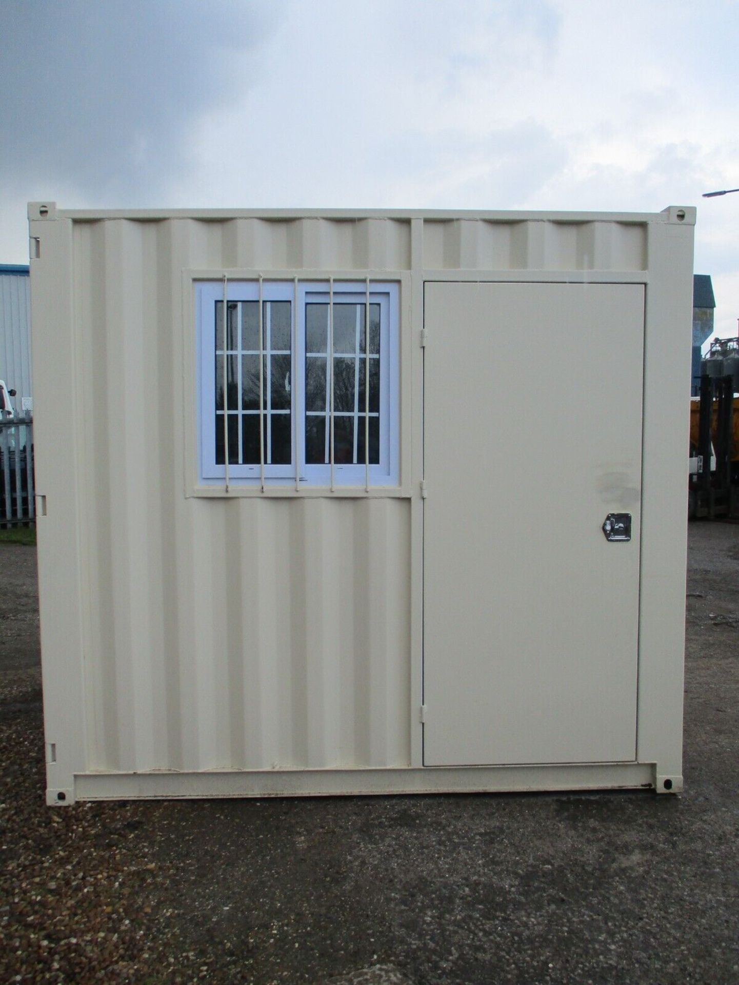 NEW 9 FOOT SECURE SHIPPING CONTAINER 10 HOME OFFICE GARDEN ROOM GARAGE SHED