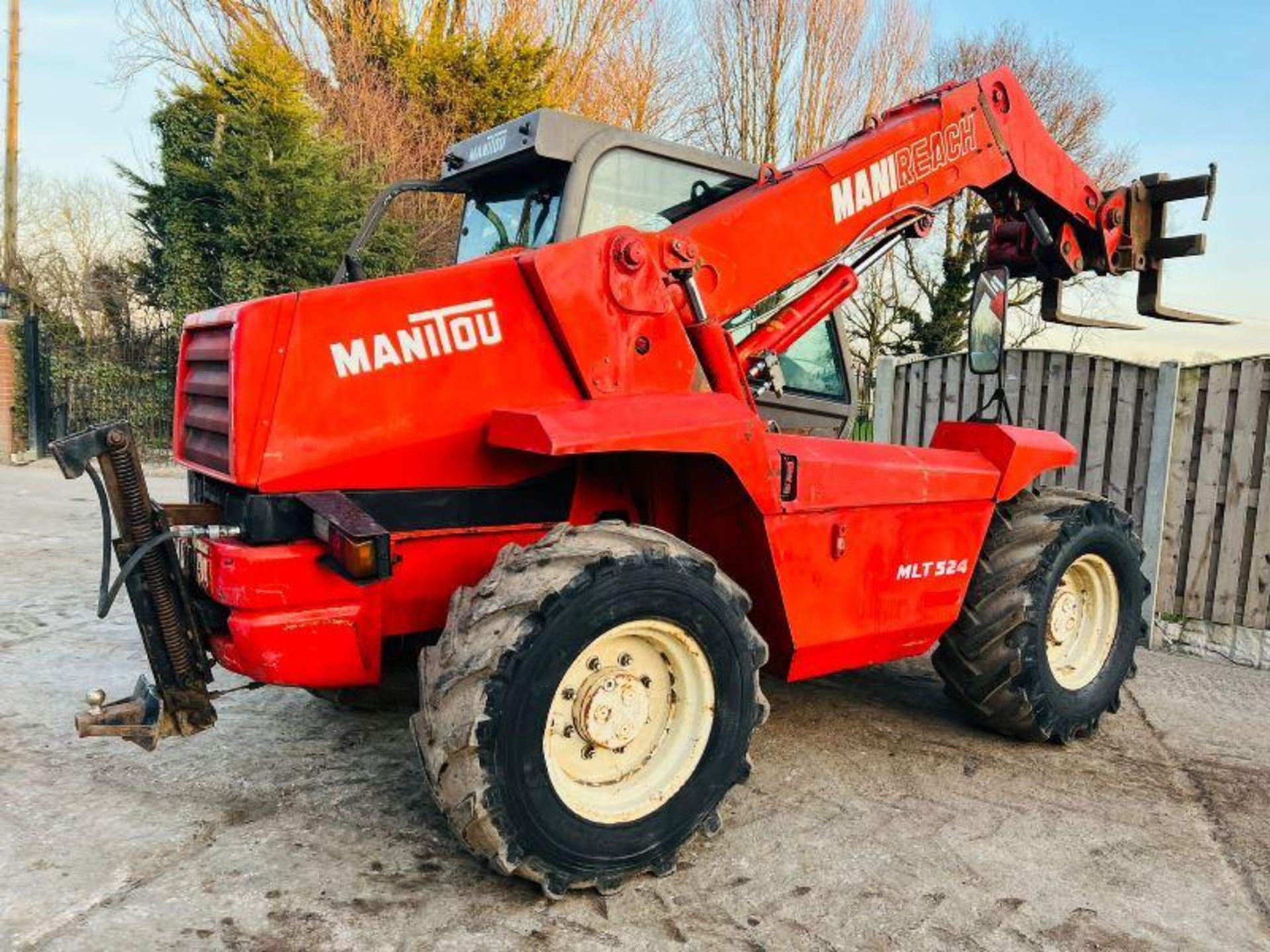 MANITOU 524 4WD TELEHANDLER *AG-SPEC* C/W PICK UP HITCH - Image 8 of 12