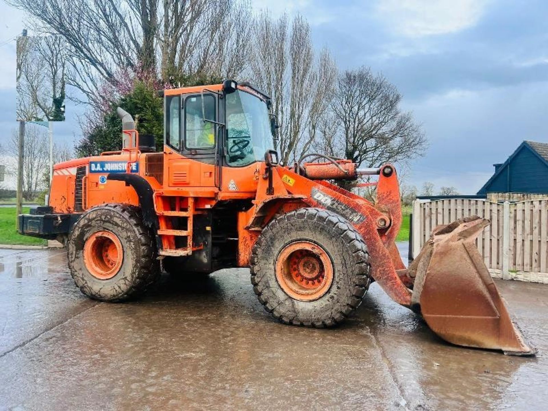 DOOSAN DL300 4WD LOADING SHOVEL * YEAR 2011 * C/W BUCKET - Image 6 of 17