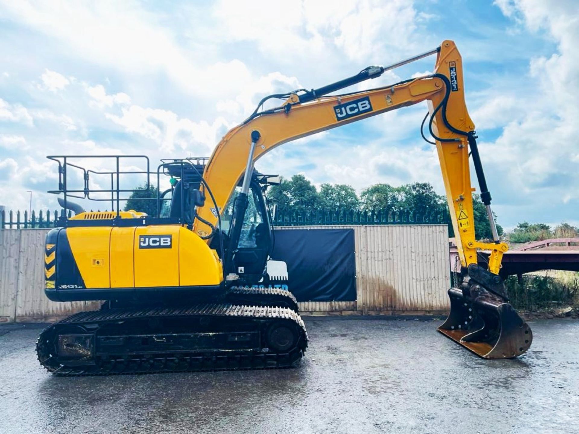 JCB JS131 LC PLUS 2018 3464 HOURS CODED START AIR CON - Image 2 of 15