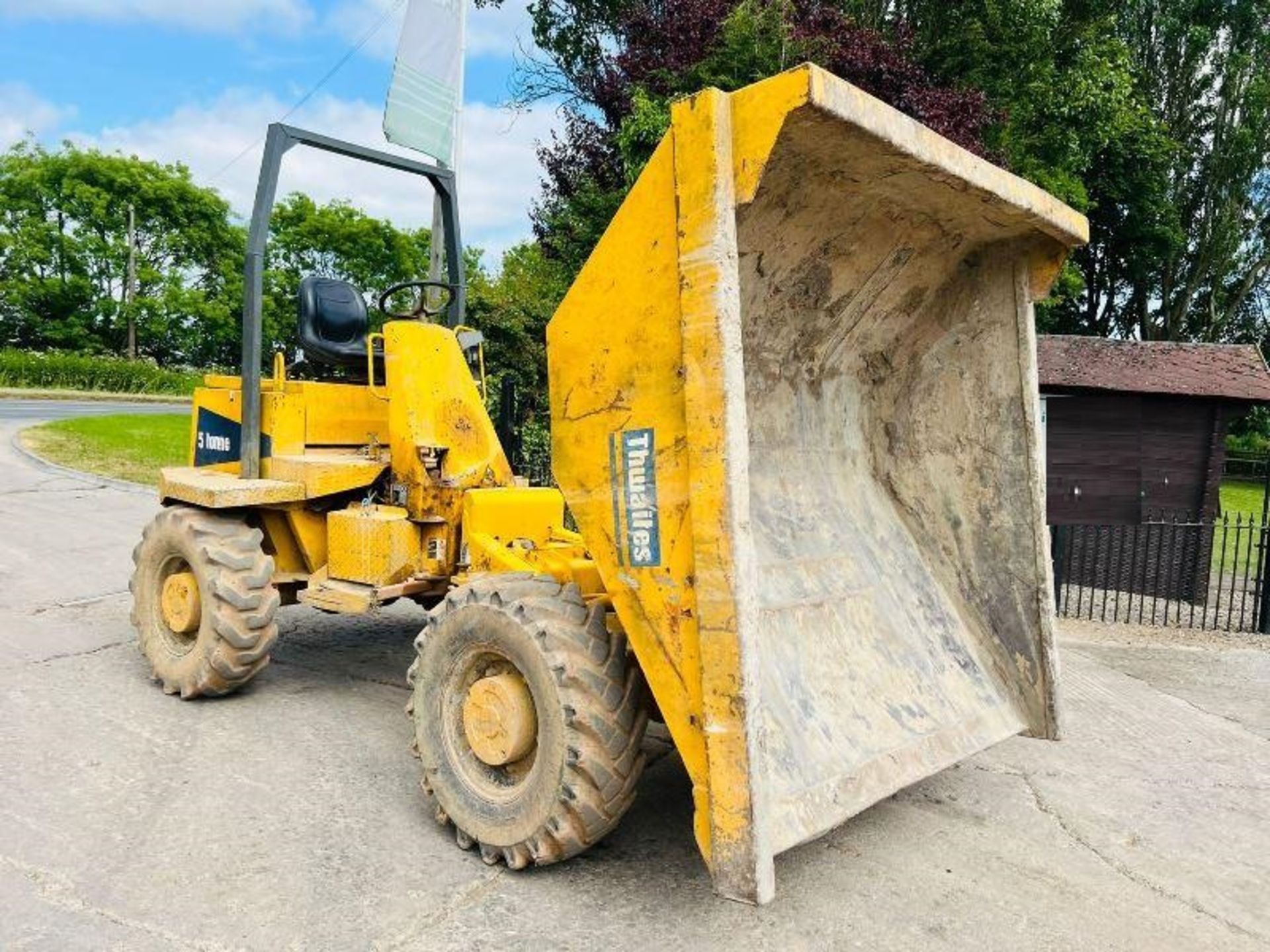 THWAITES 5 TON 4WD DUMPER *2588 HOURS* C/W ROLE BAR & PERKINS ENGINE - Image 2 of 16