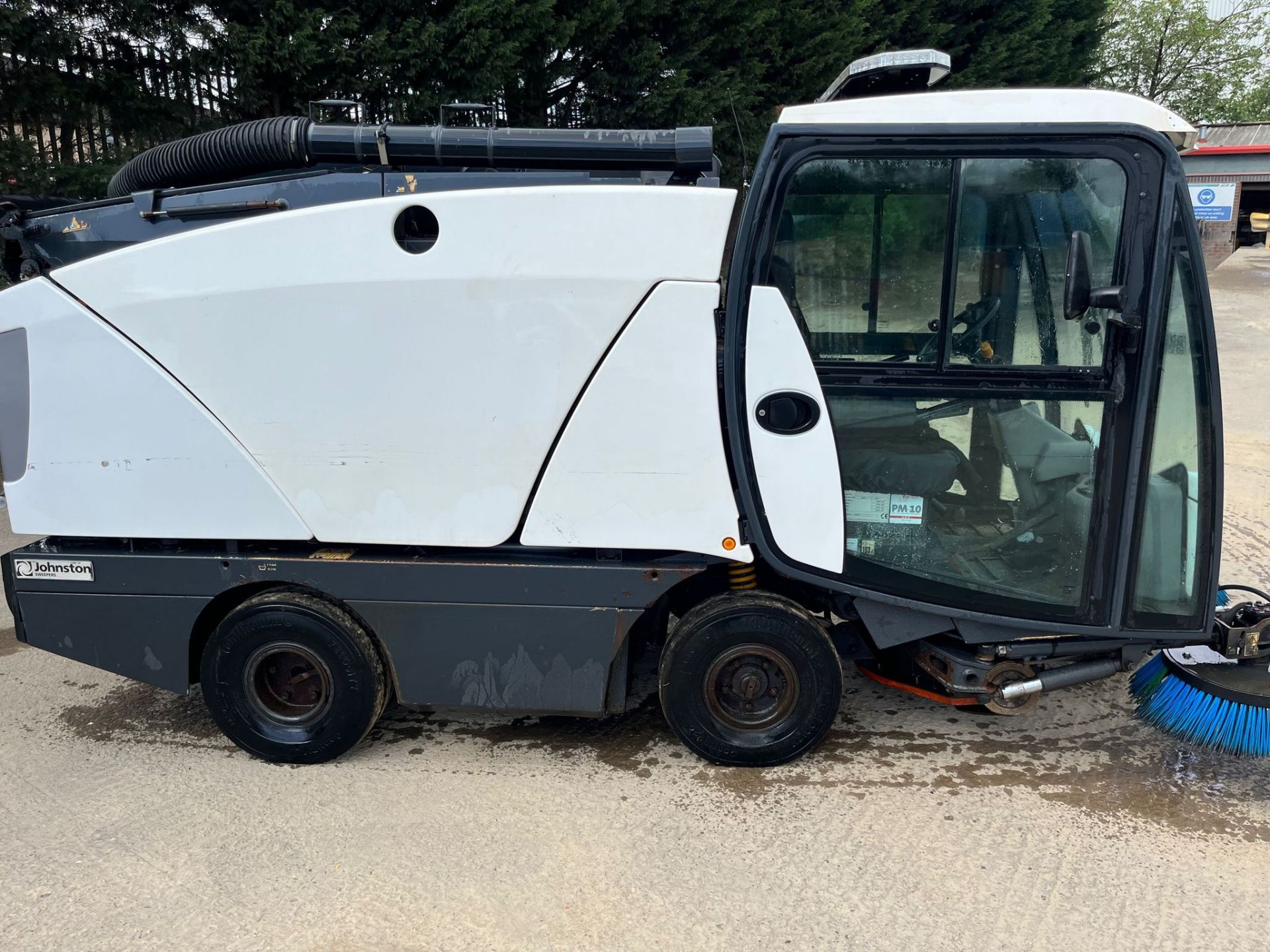 2015 JOHNSTON COMPACT ROAD SWEEPER - Image 3 of 17
