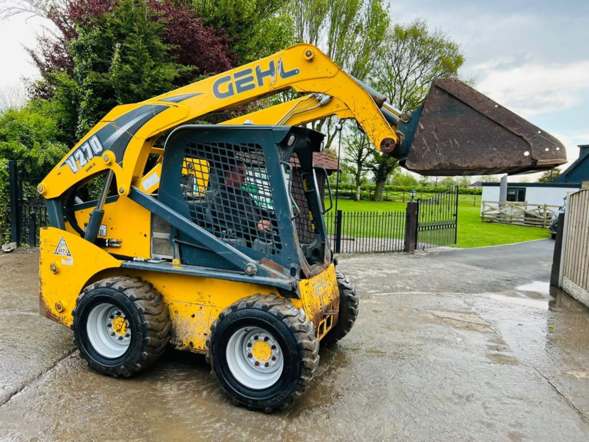 GEHL V270 4WD SKIDSTEER * HIGH LIFT , YEAR 2014 , 1441 HOURS - Image 3 of 18