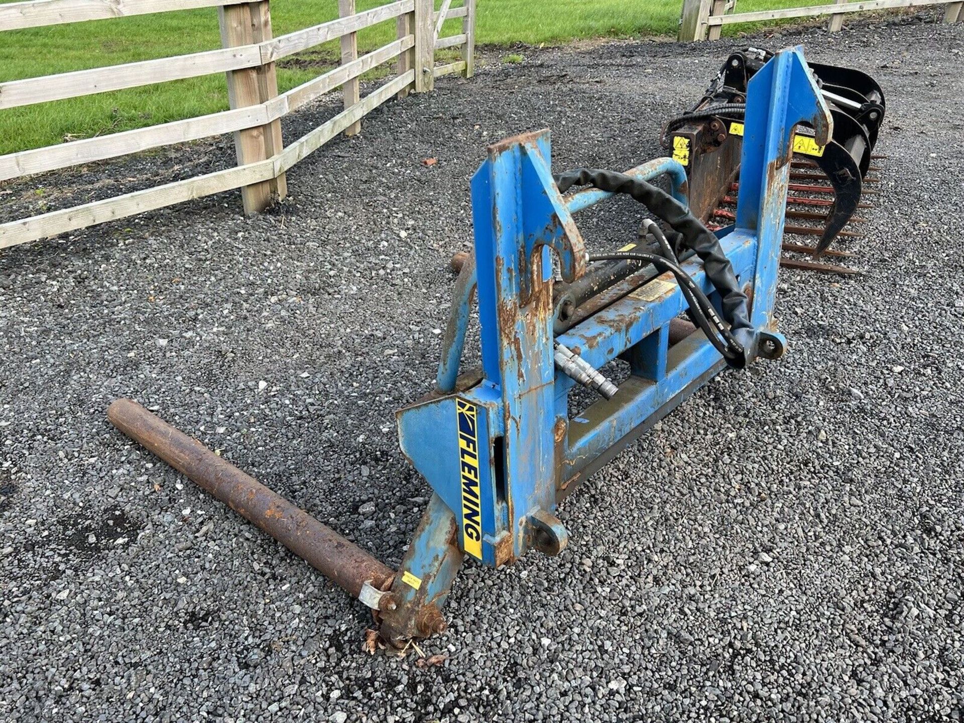 FLEMING BALE GRAB SOFT HANDS / SQUEEZER ON Q-FIT - LOADER / SHOVEL / TELEHANDLER