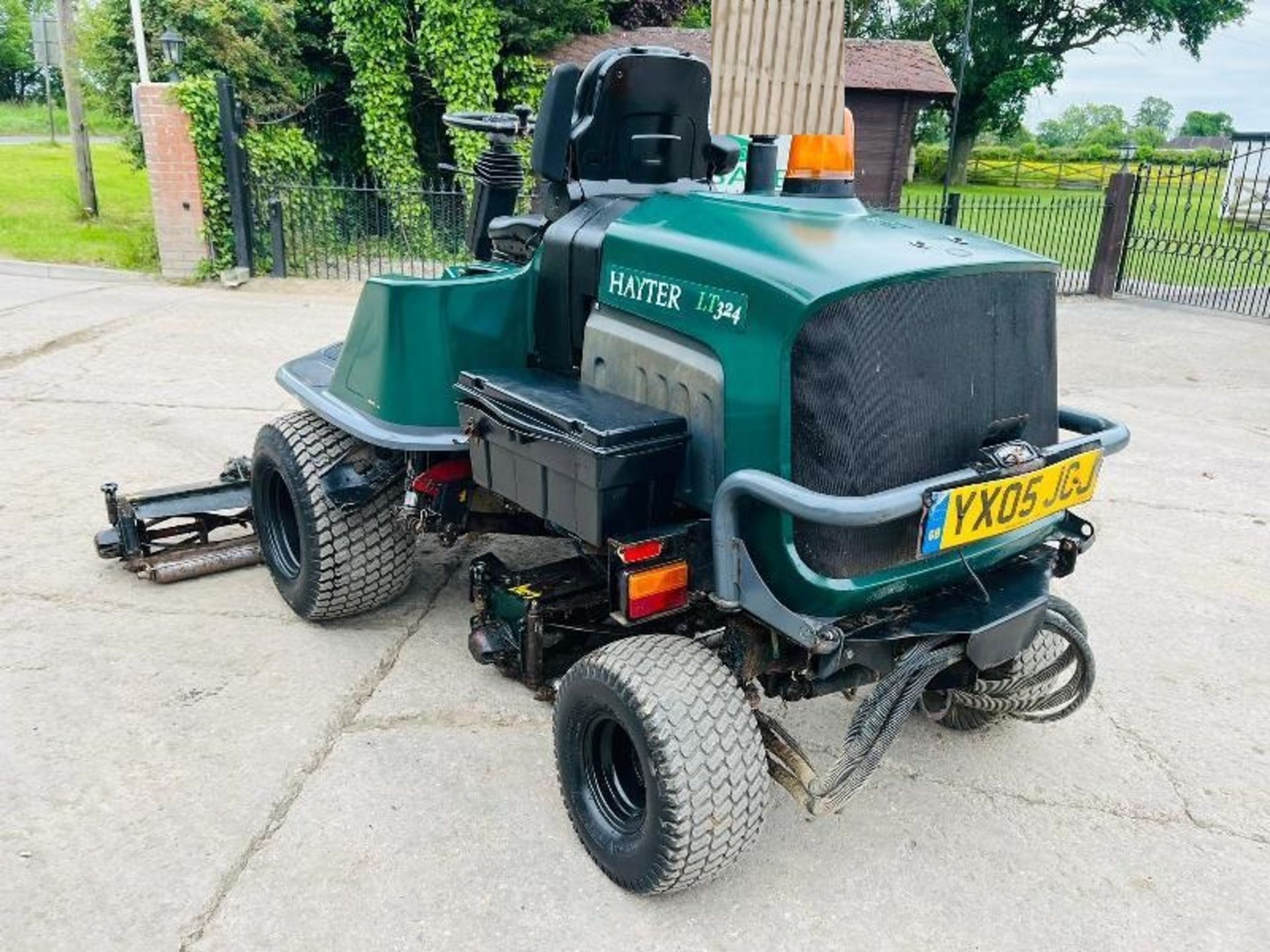 HAYTER LT324 4WD 3 GANG DIESEL MOWER *ROAD REGISTERED* - Image 4 of 14