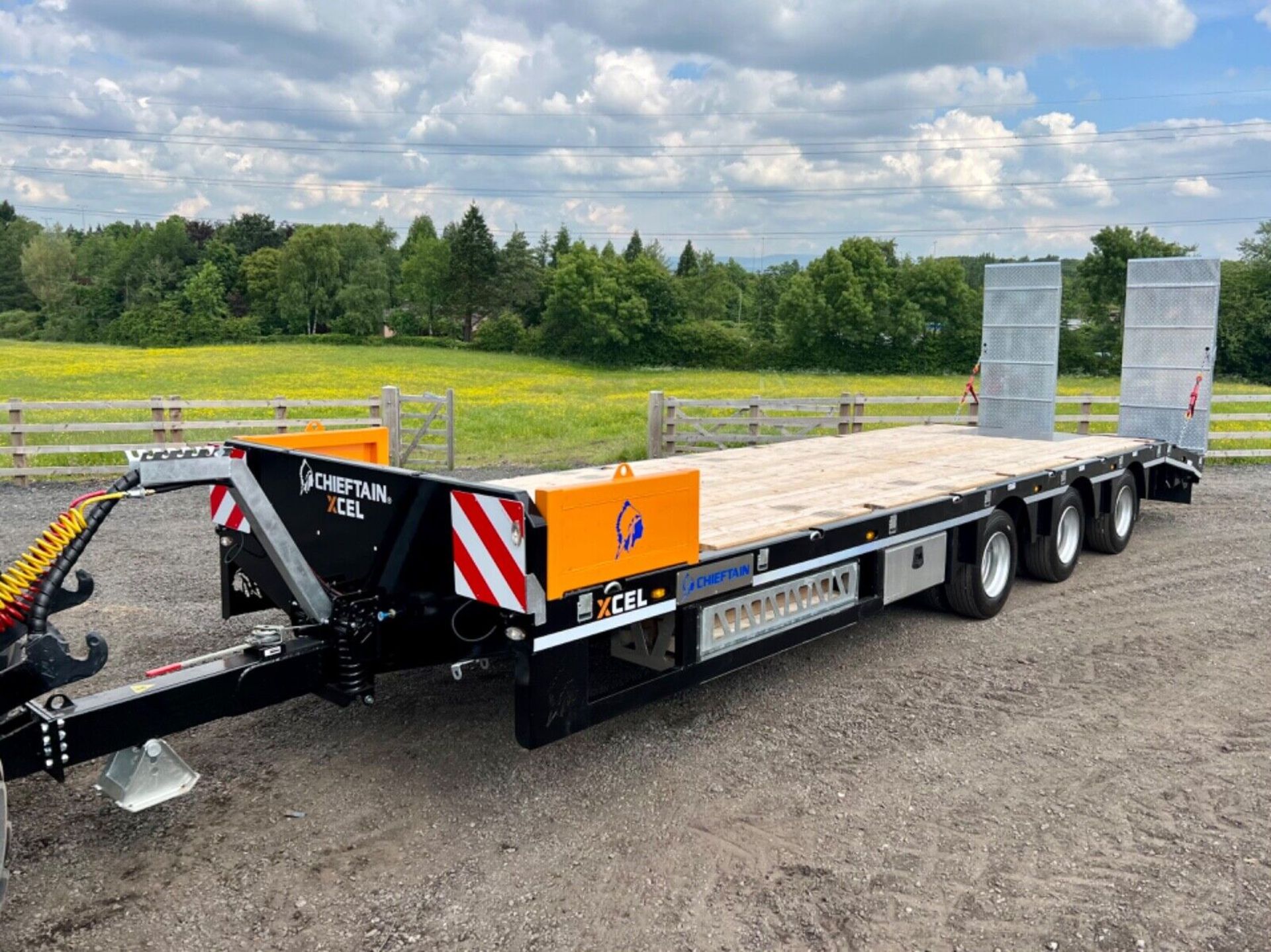 2023 NEW CHIEFTAIN XCEL 33 TON TRI AXLE LOW LOADER TRAILER - 31.5FT - FULL SPEC - Image 10 of 10