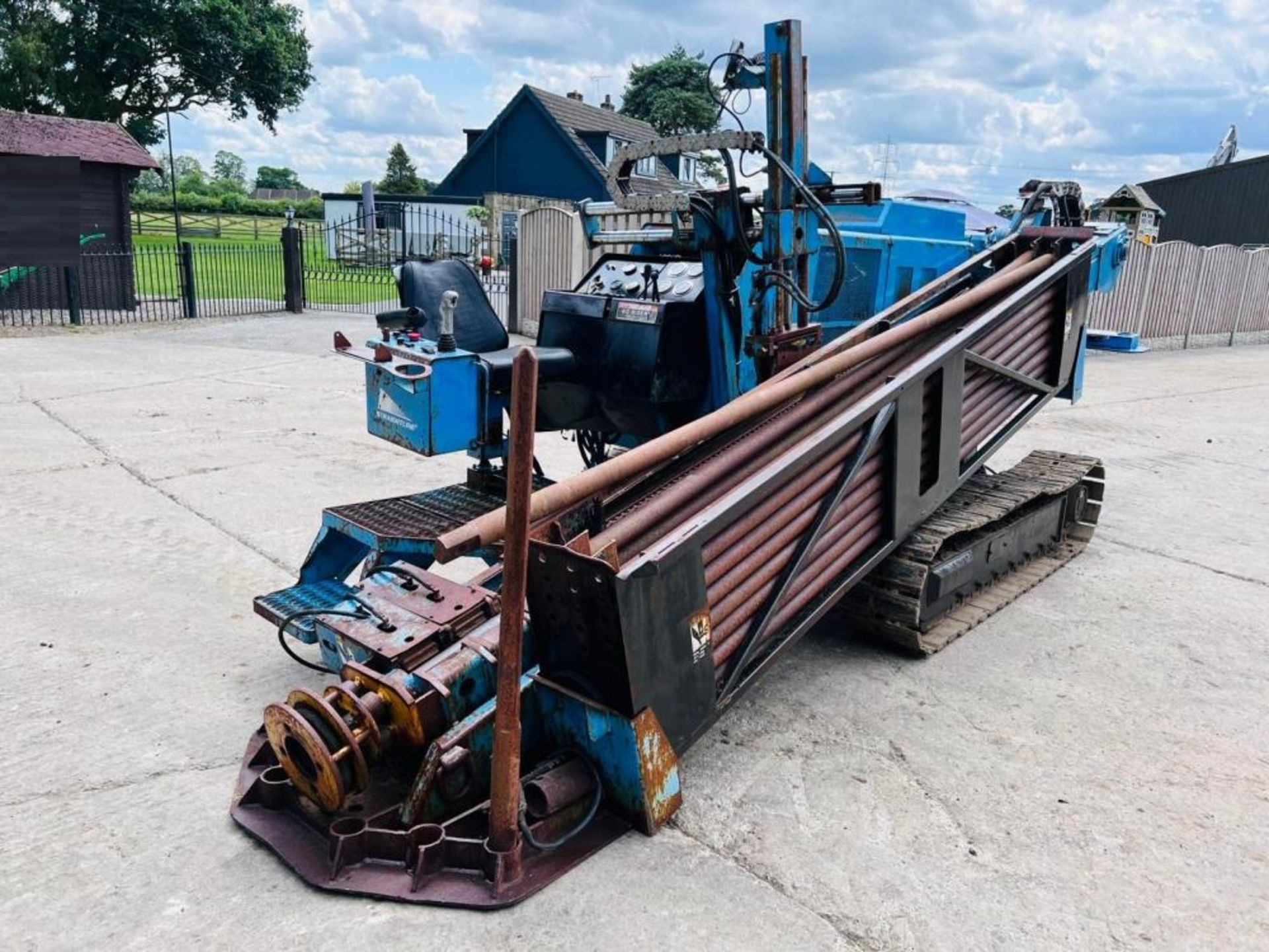 STRAIGHTLINE 2462 TRACKED DRILLING RIG C/W DRILLING AUGERS