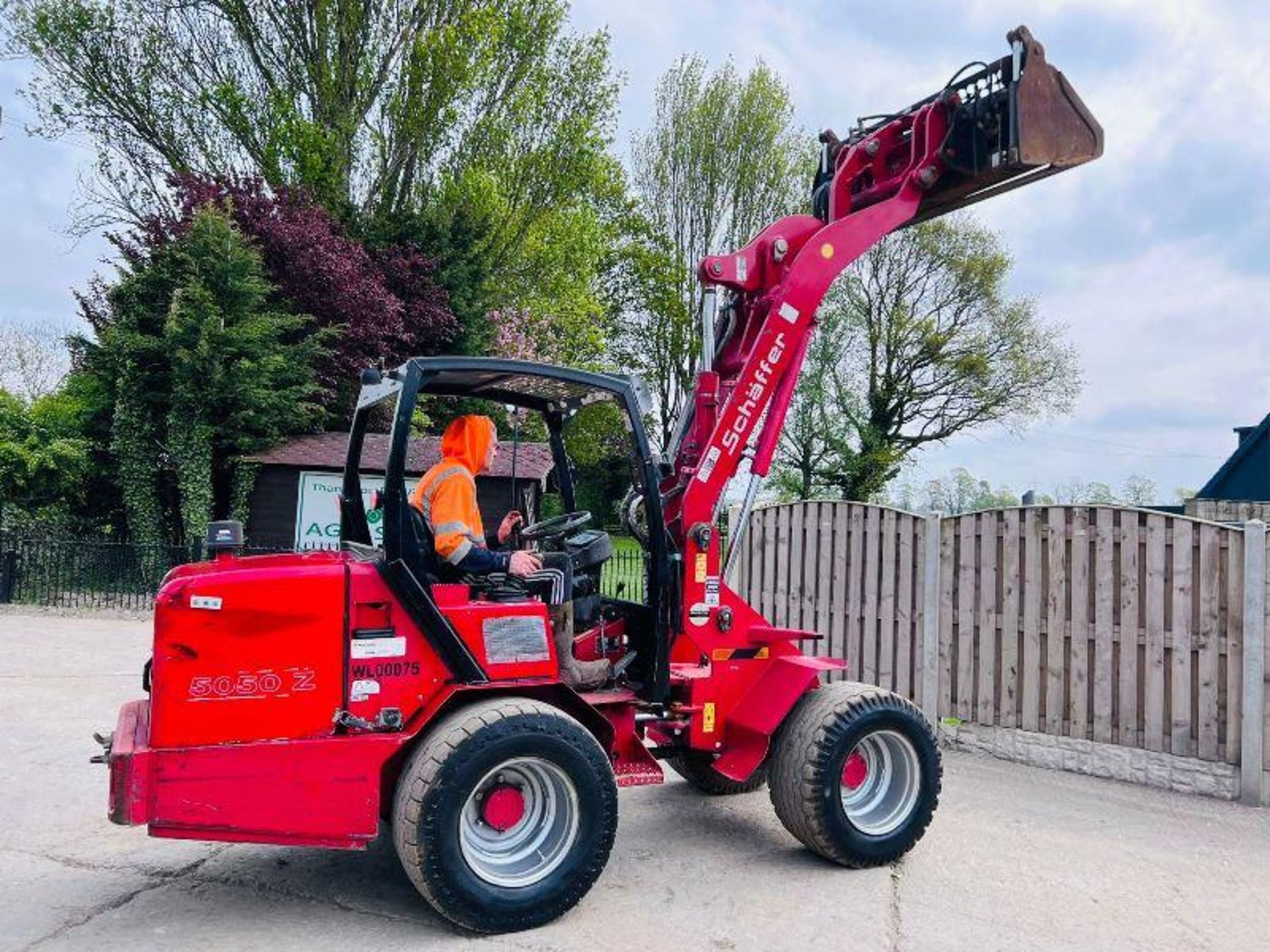 SCHAFFER 5050-Z 4WD LOADING SHOVEL C/W THREE IN ONE BUCKET - Image 12 of 16