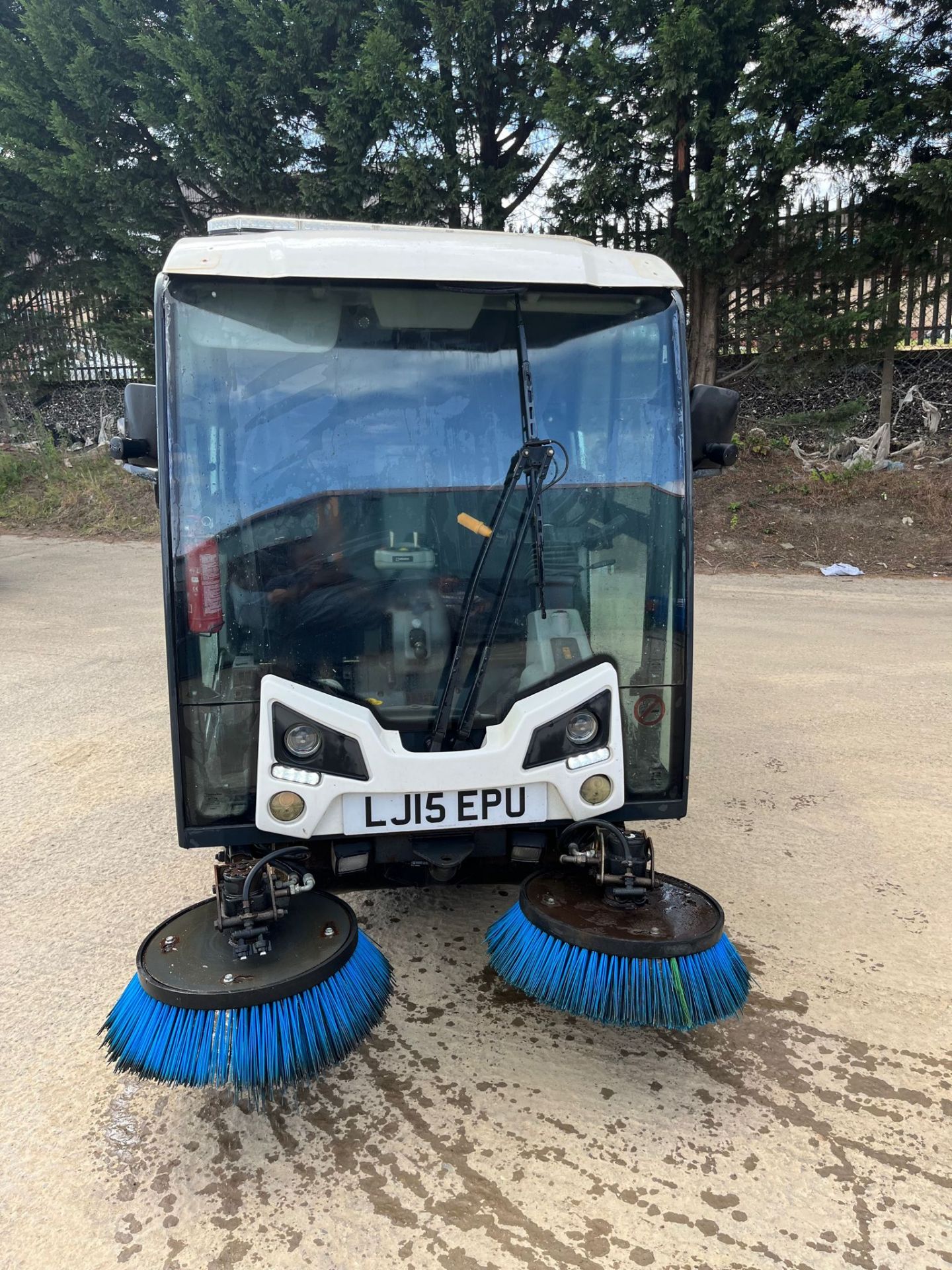 2015 JOHNSTON COMPACT ROAD SWEEPER - Image 2 of 17