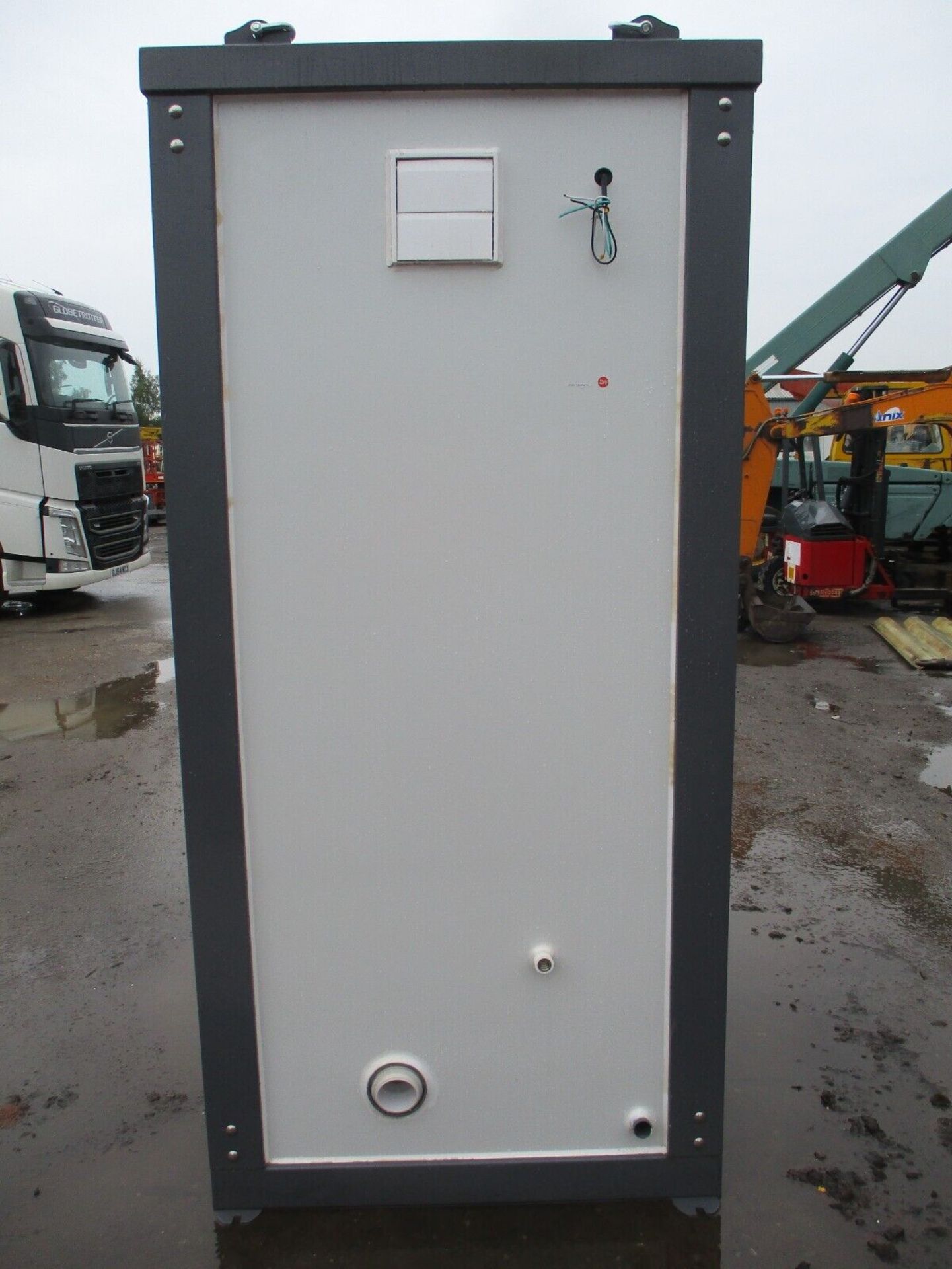 UNUSED 1.1M X 1.3M TOILET BLOCK SHIPPING CONTAINER - Image 3 of 5