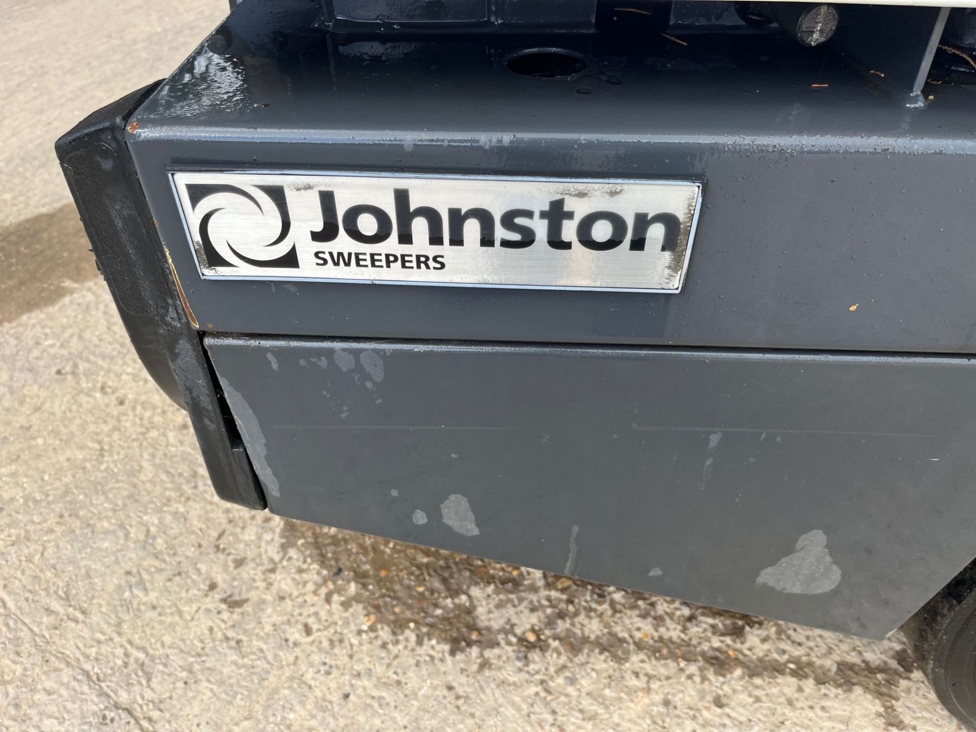2015 JOHNSTON COMPACT ROAD SWEEPER - Image 17 of 17
