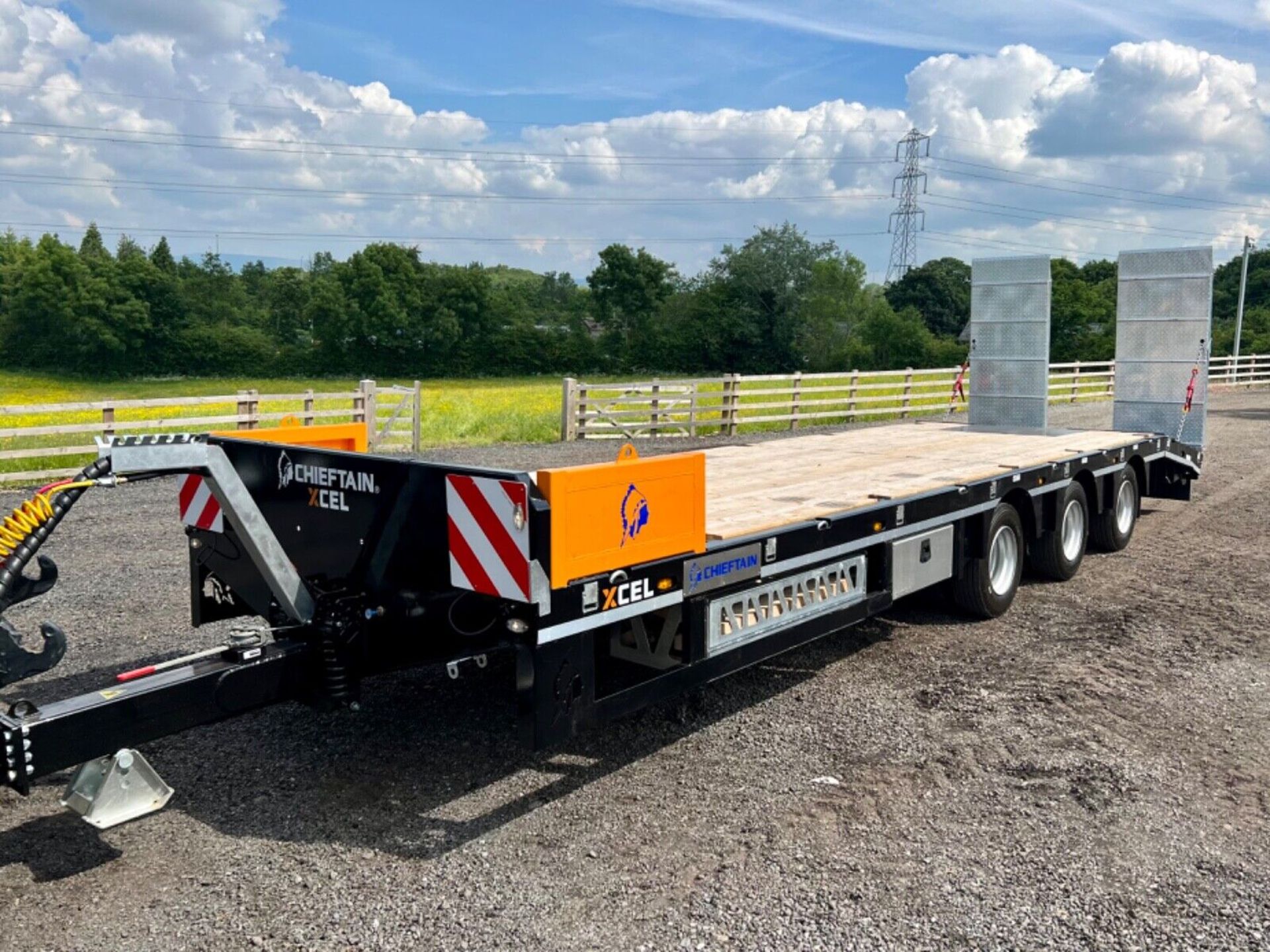 2023 NEW CHIEFTAIN XCEL 33 TON TRI AXLE LOW LOADER TRAILER - 31.5FT - FULL SPEC - Image 7 of 10