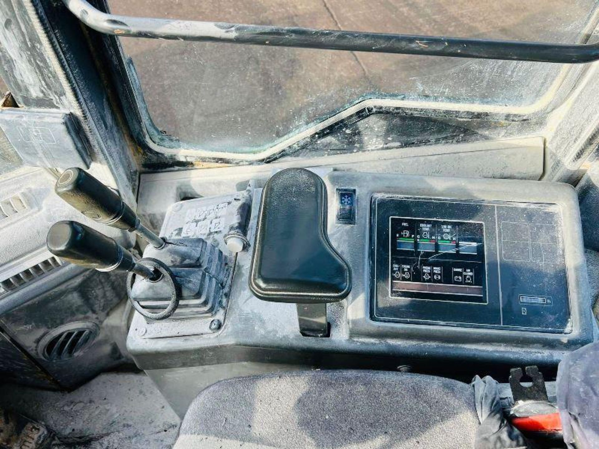 KOMATSU WA320 4WD LOADING SHOVEL C/W LOADMASTER 8000X MONITORE - Image 9 of 10