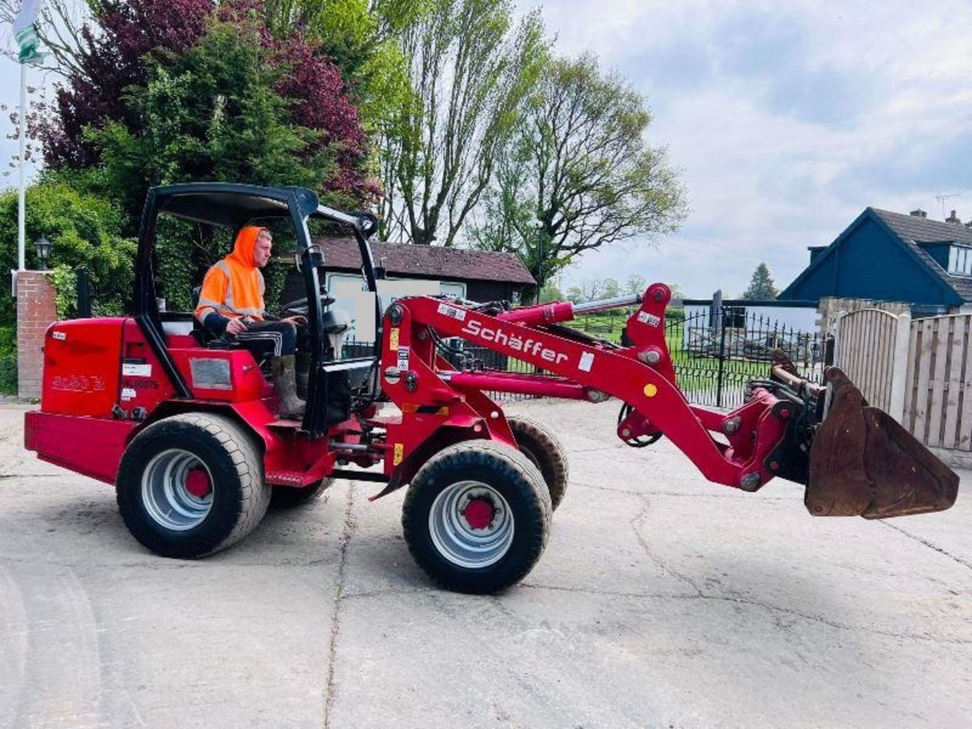 SCHAFFER 5050-Z 4WD LOADING SHOVEL C/W THREE IN ONE BUCKET - Image 2 of 15